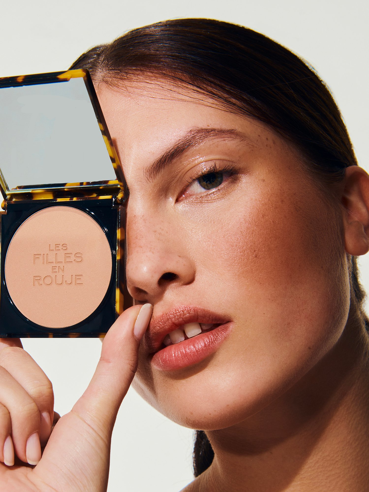 The Healthy Glow Powder LES FILLES EN ROUJE Sable doré