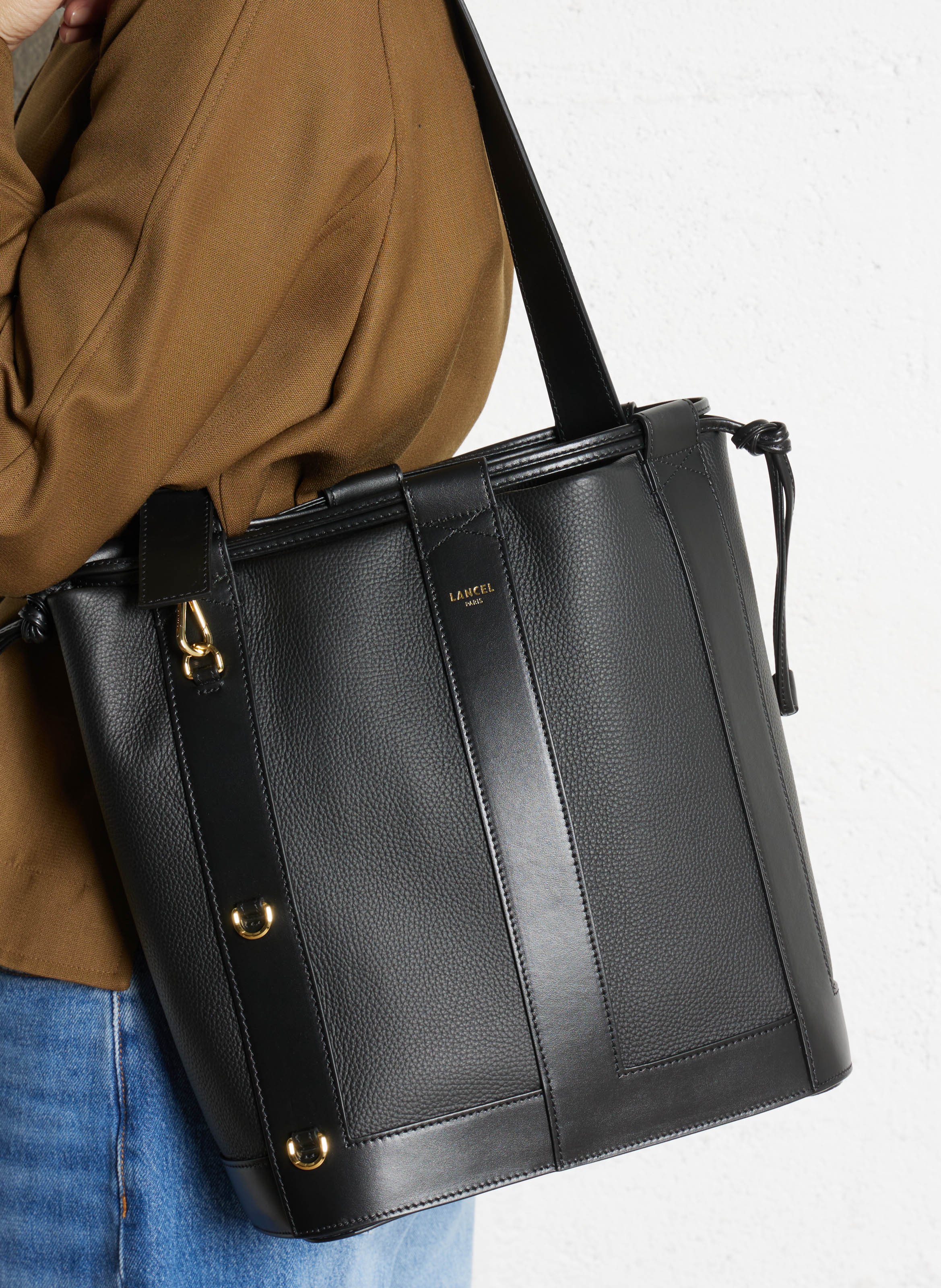 Sac seau en cuir LANCEL Noir