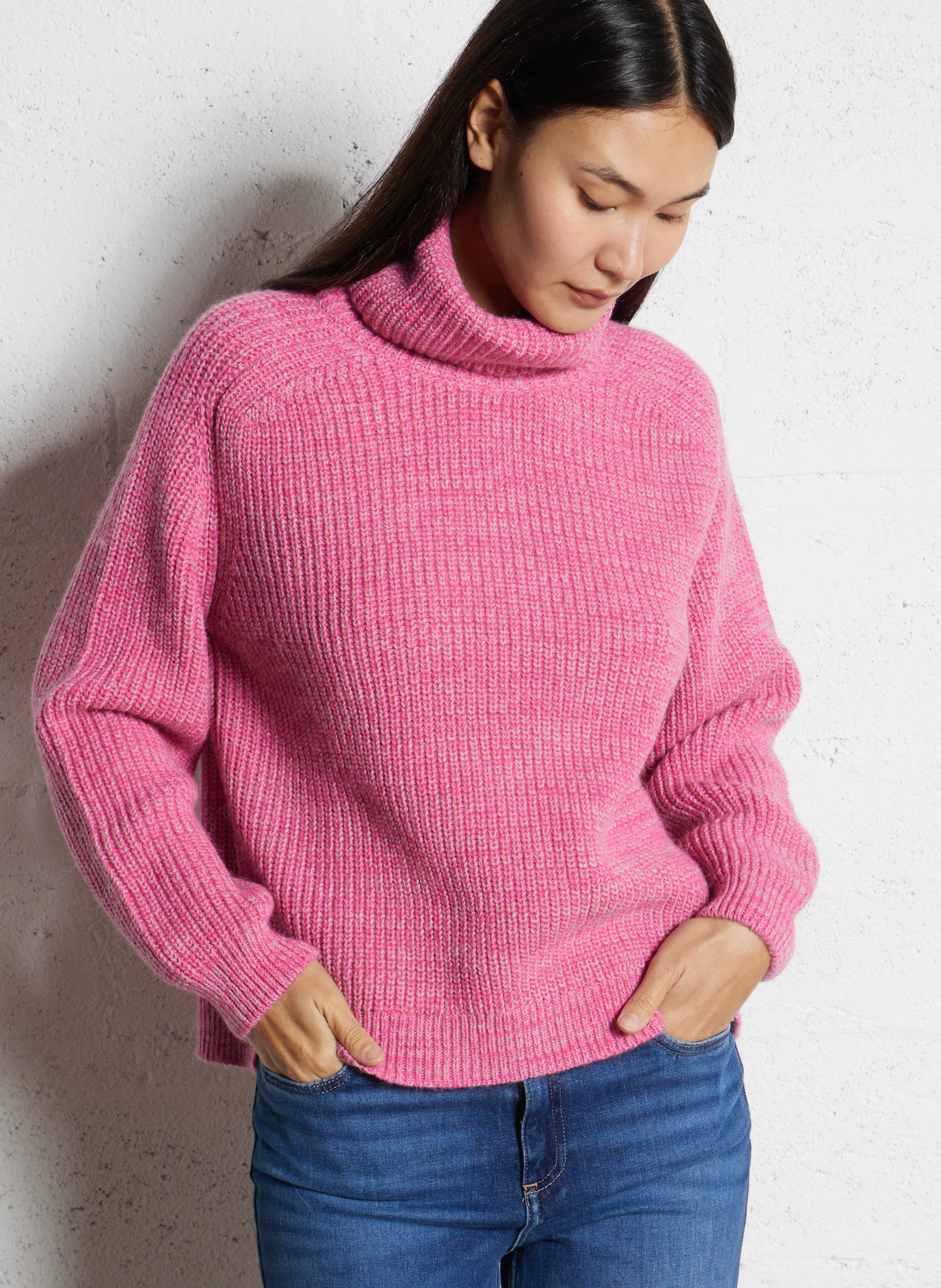 Pull oversize col roulé en maille tricotée ONE STEP Rose