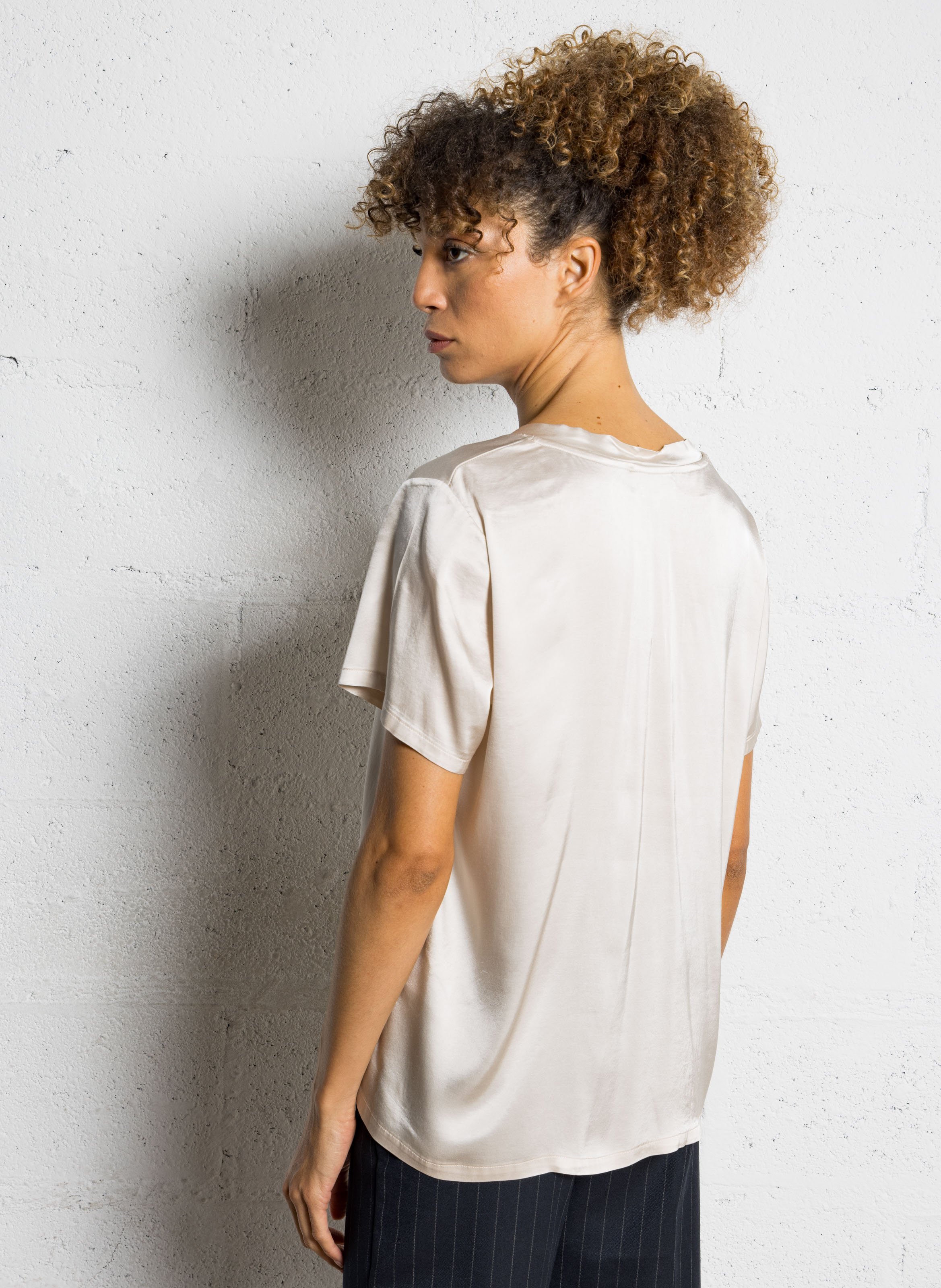 Satin V-neck oversized T-shirt SUD EXPRESS Beige