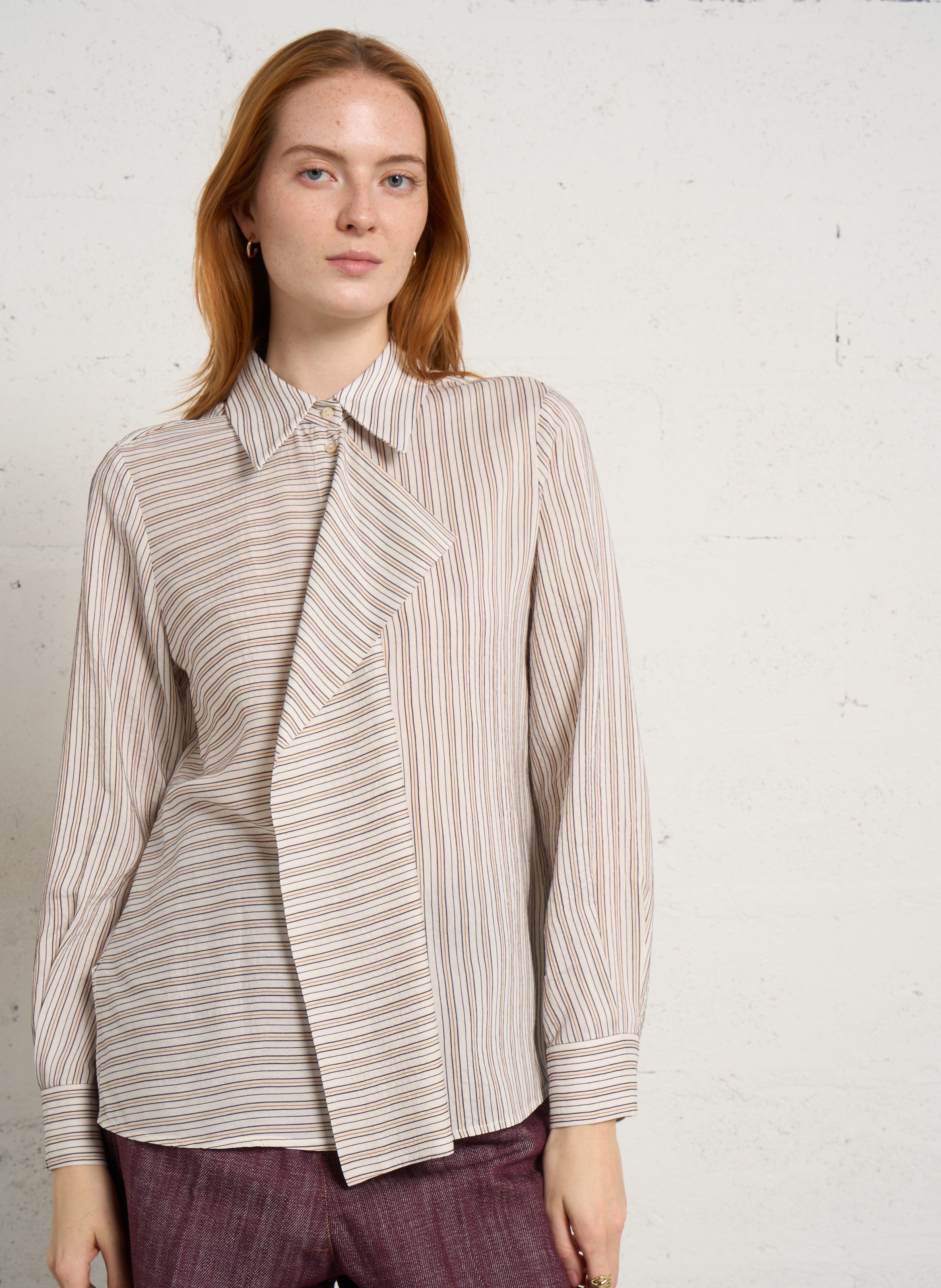 Gestreifte Bluse mit klassischem Kragen MOMONI Beige