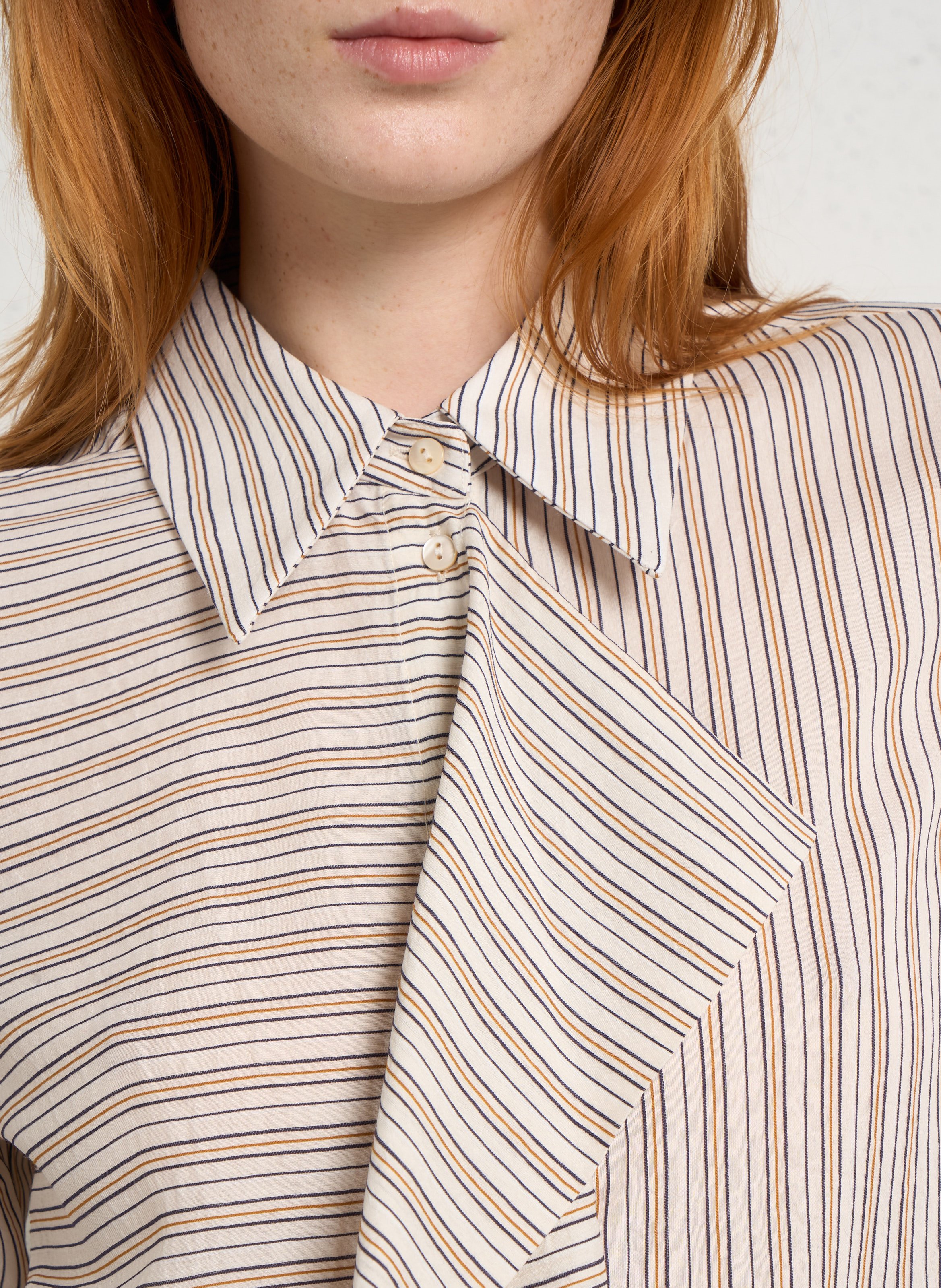 Gestreifte Bluse mit klassischem Kragen MOMONI Beige