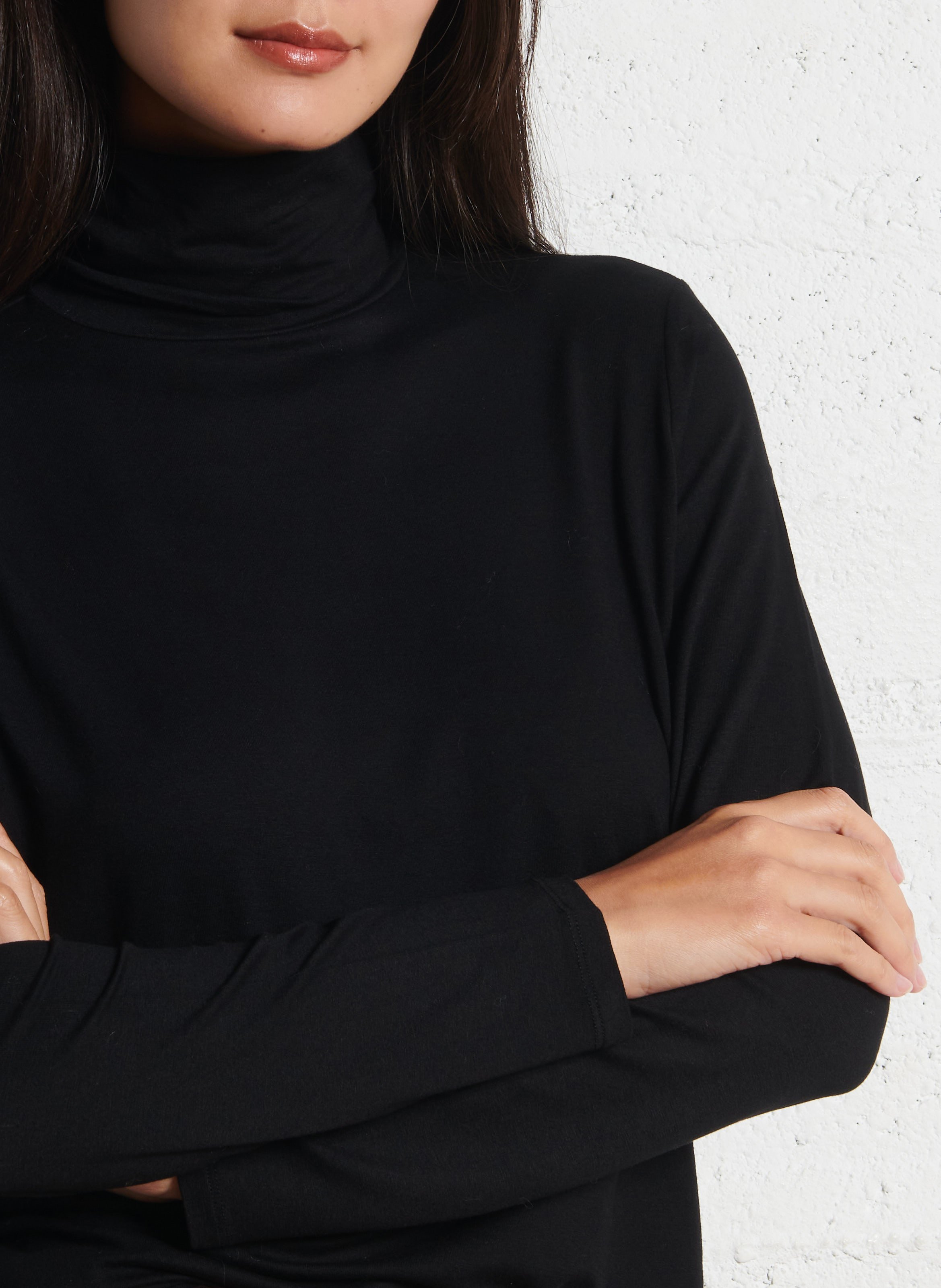 Tee-shirt ajusté col roulé MAJESTIC FILATURES Noir