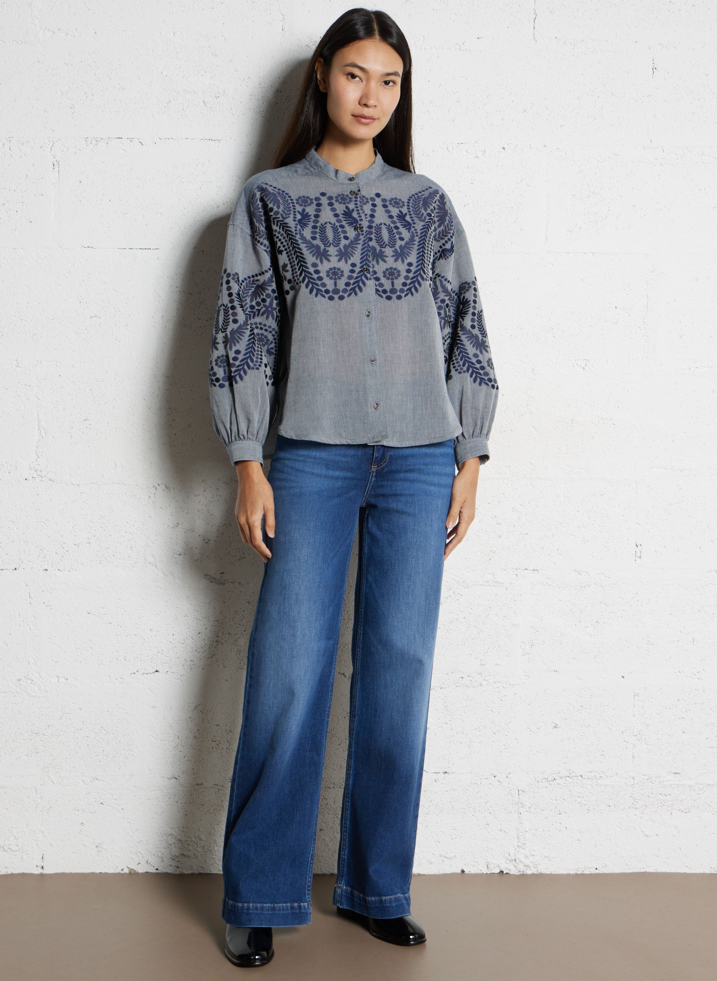 Weit geschnittene Bluse mit Rundhalsausschnitt und Stickerei TINSELS Blau