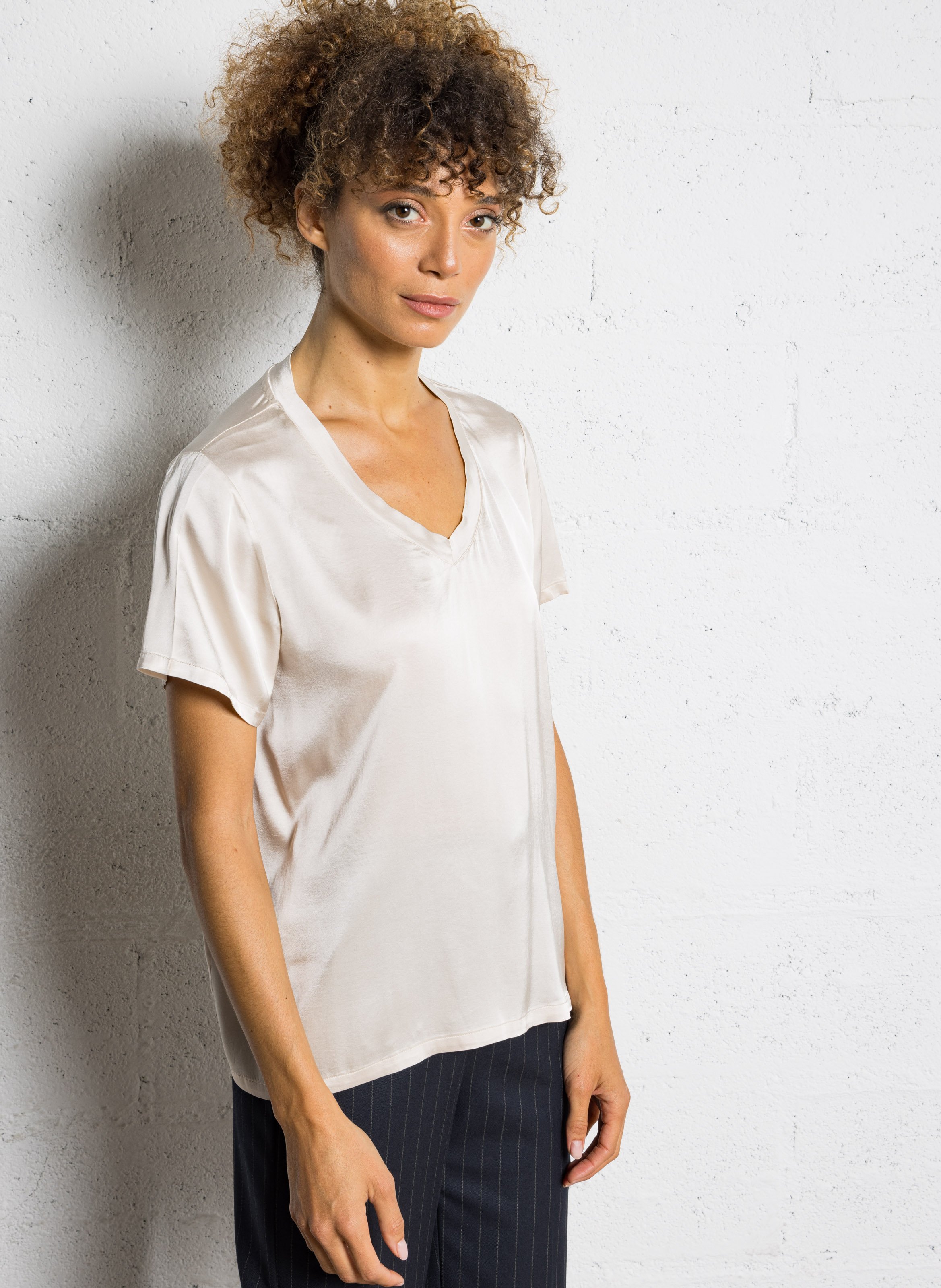 Satin V-neck oversized T-shirt SUD EXPRESS