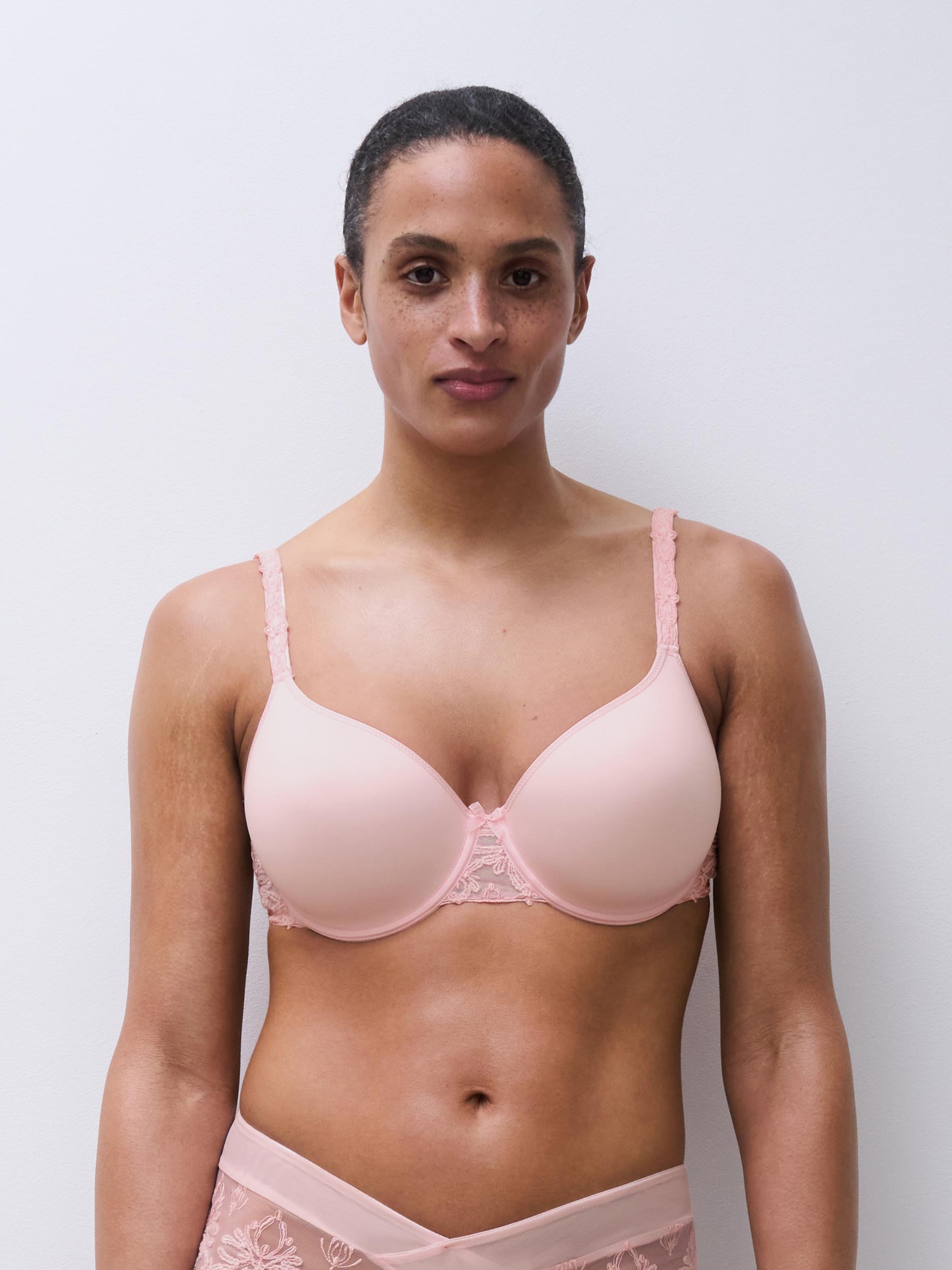 Full-cup shape memory bra CHANTELLE
