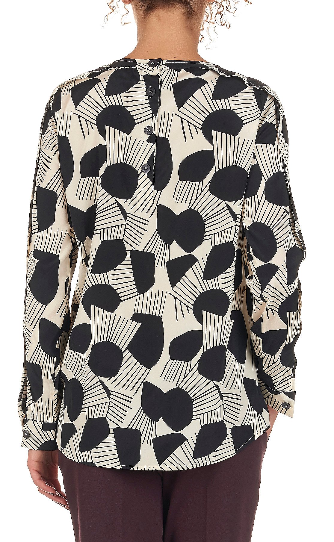 Top col rond imprimé graphique en soie ATTIC AND BARN Blanc