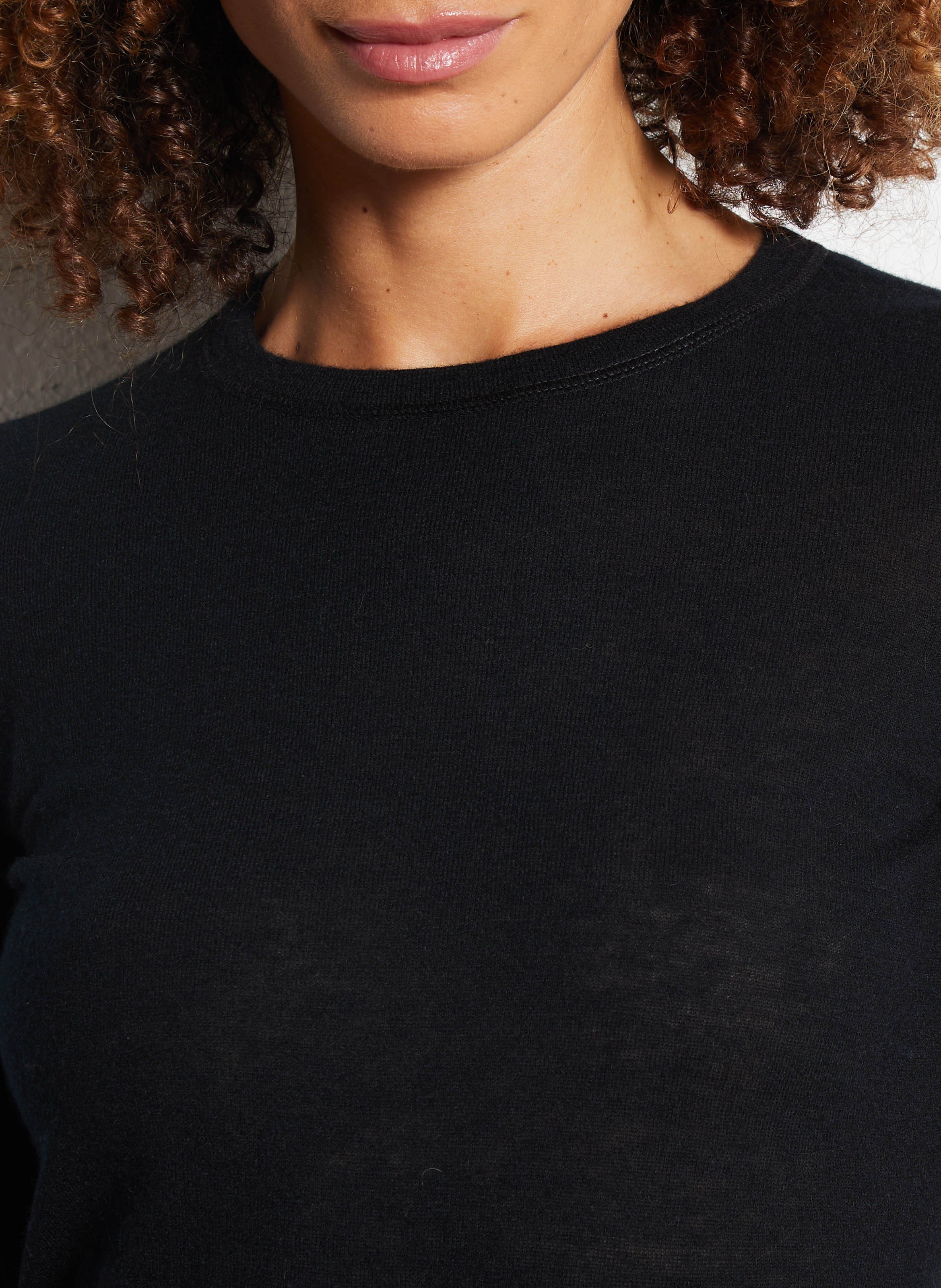 Pull droit col rond en cachemire MAJESTIC FILATURES Noir