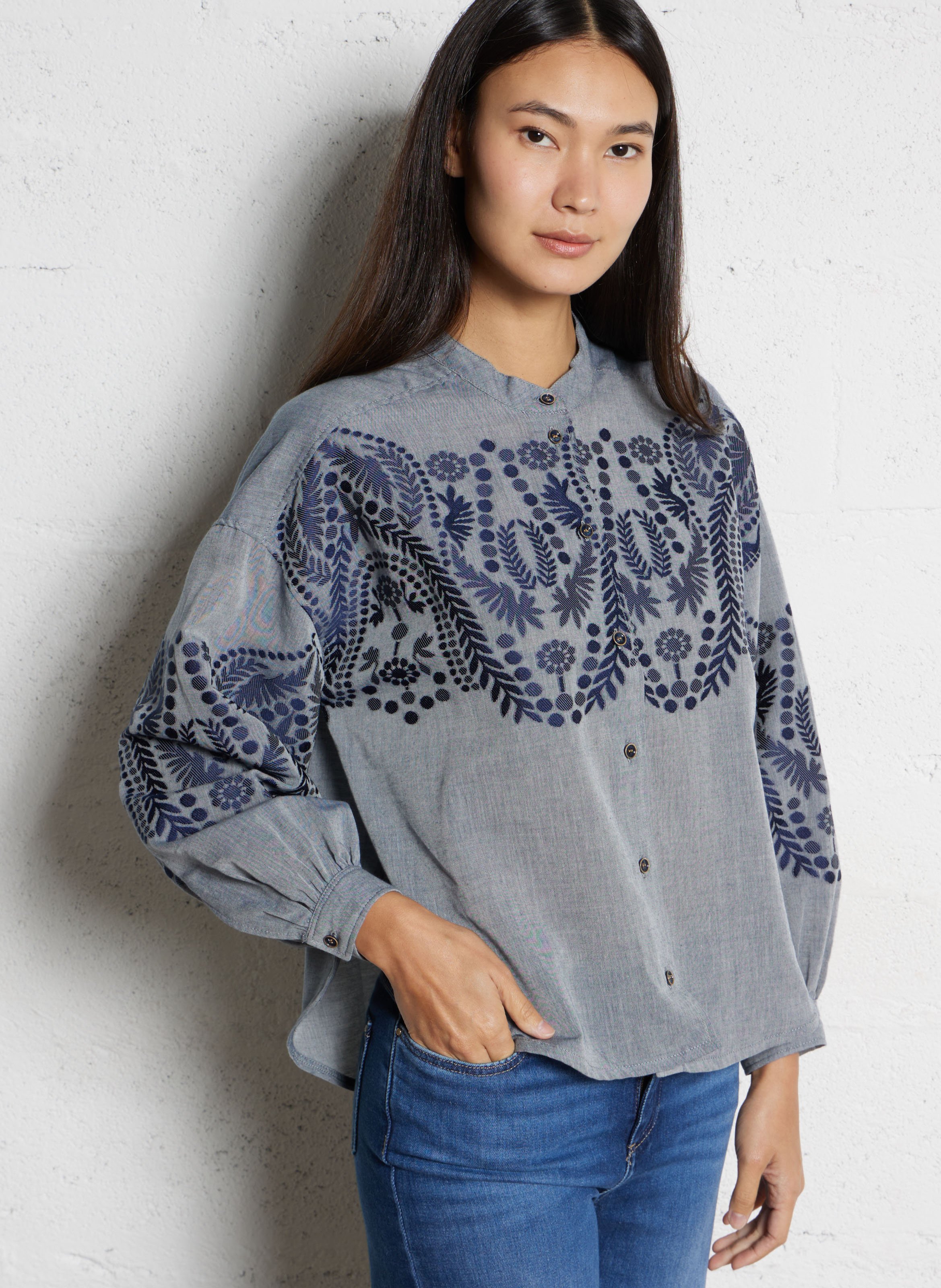 Weit geschnittene Bluse mit Rundhalsausschnitt und Stickerei TINSELS Blau