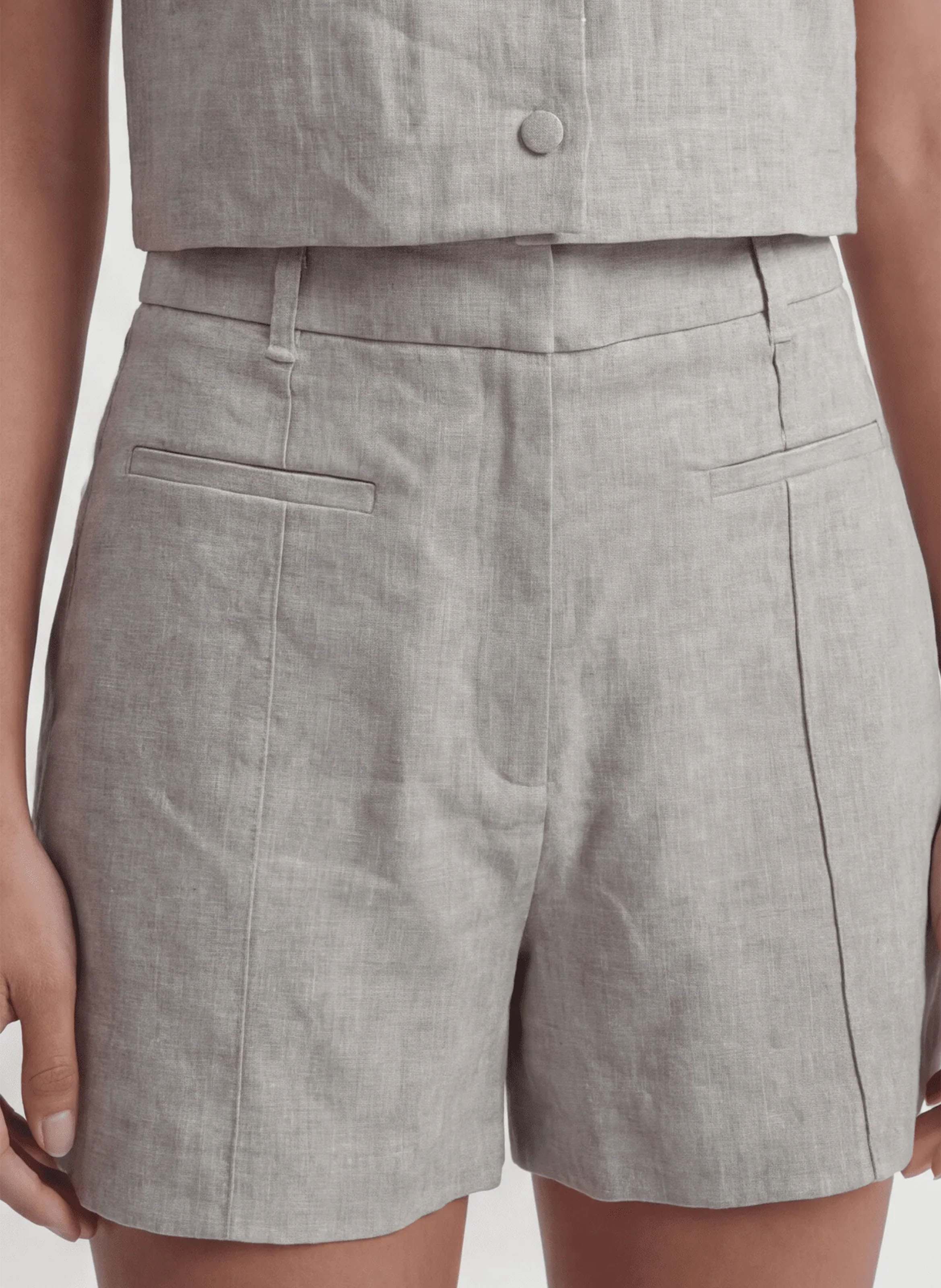 Gerade geschnittene Leinenshorts KOOKAI Beige