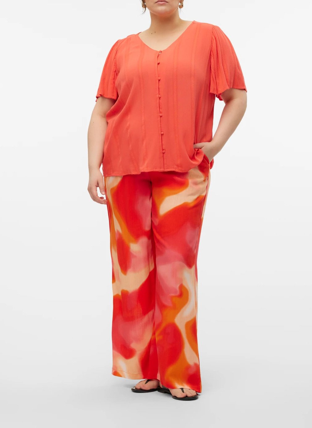 Straight V-neck shirt VERO MODA CURVE Multicolored