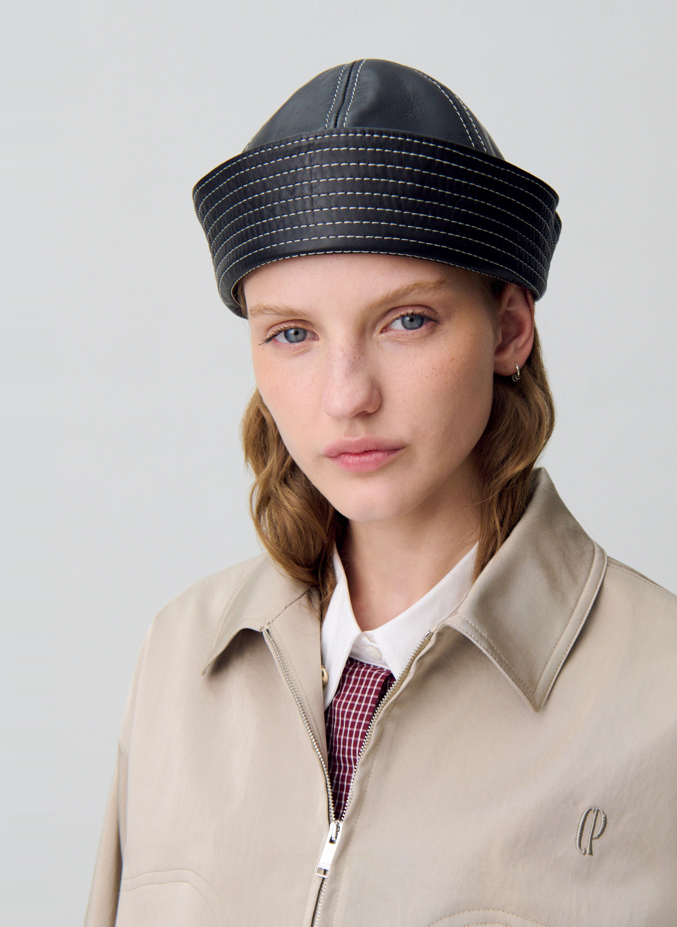 Lederstiefel mit Kontrastnähten CLAUDIE PIERLOT