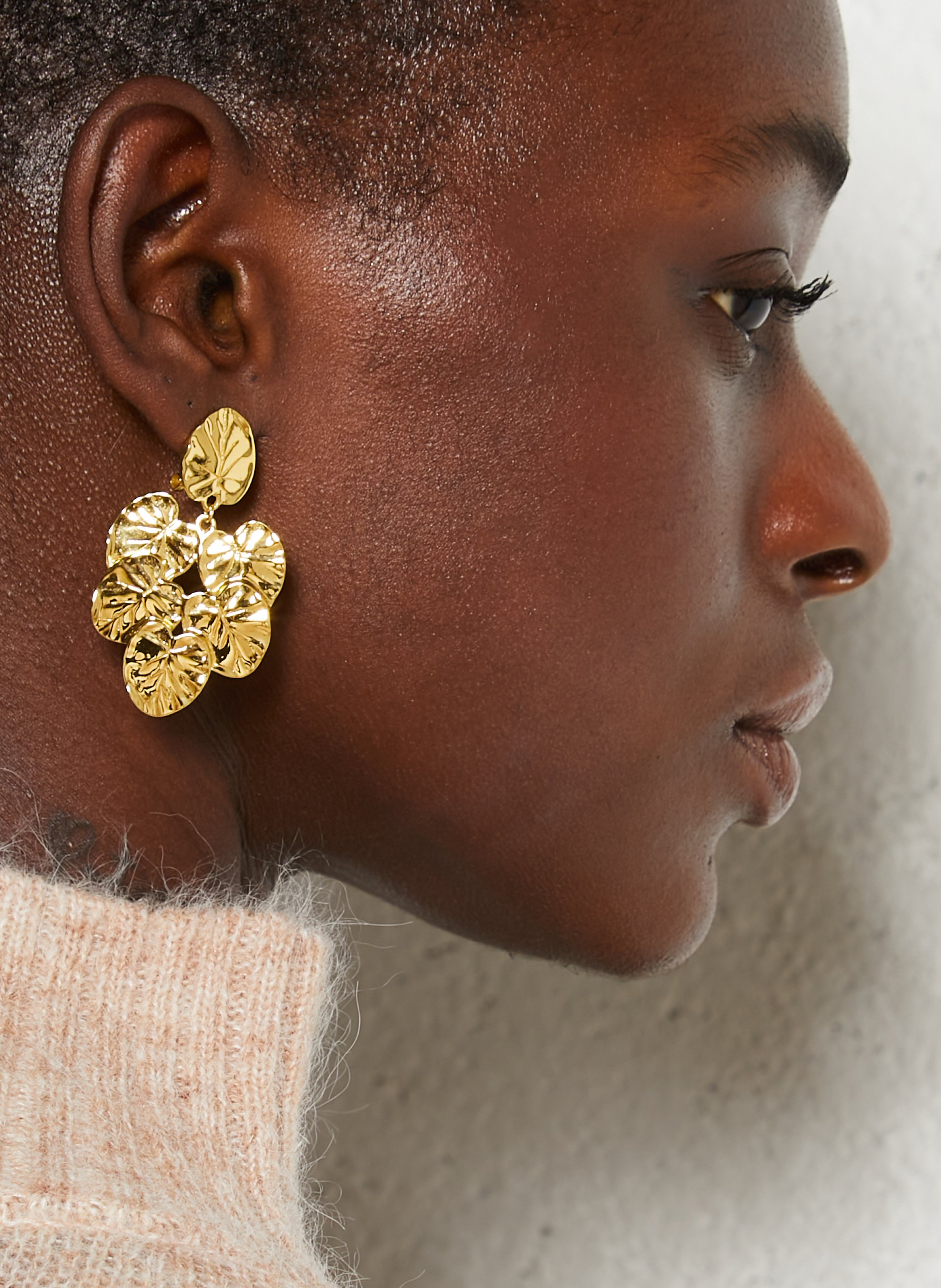 Oorbellen in de vorm van bladeren FEEKA Goudkleurig