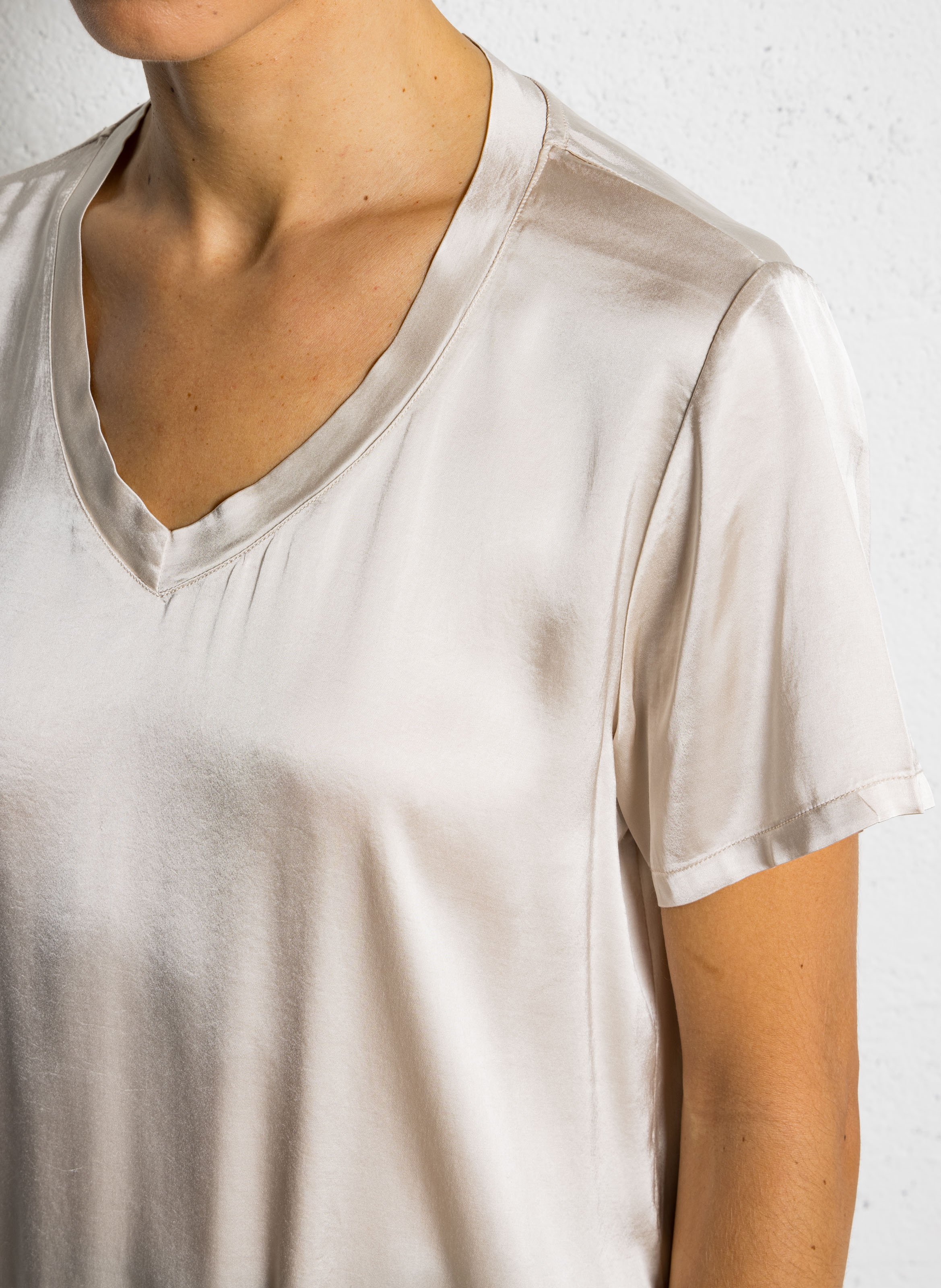 Satin V-neck oversized T-shirt SUD EXPRESS Beige