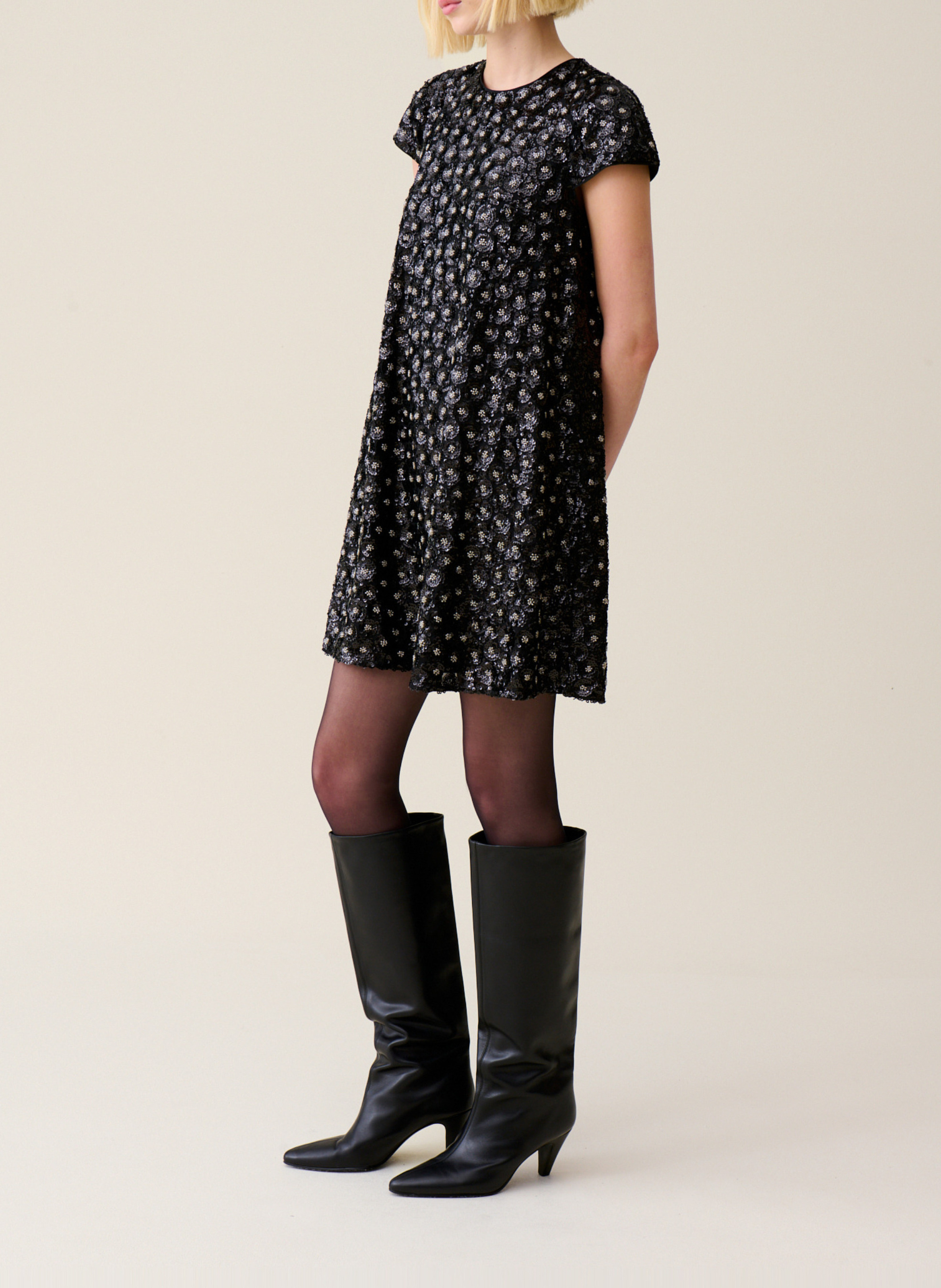 Korte jurk met ronde hals en pailletten CLAUDIE PIERLOT Zwart