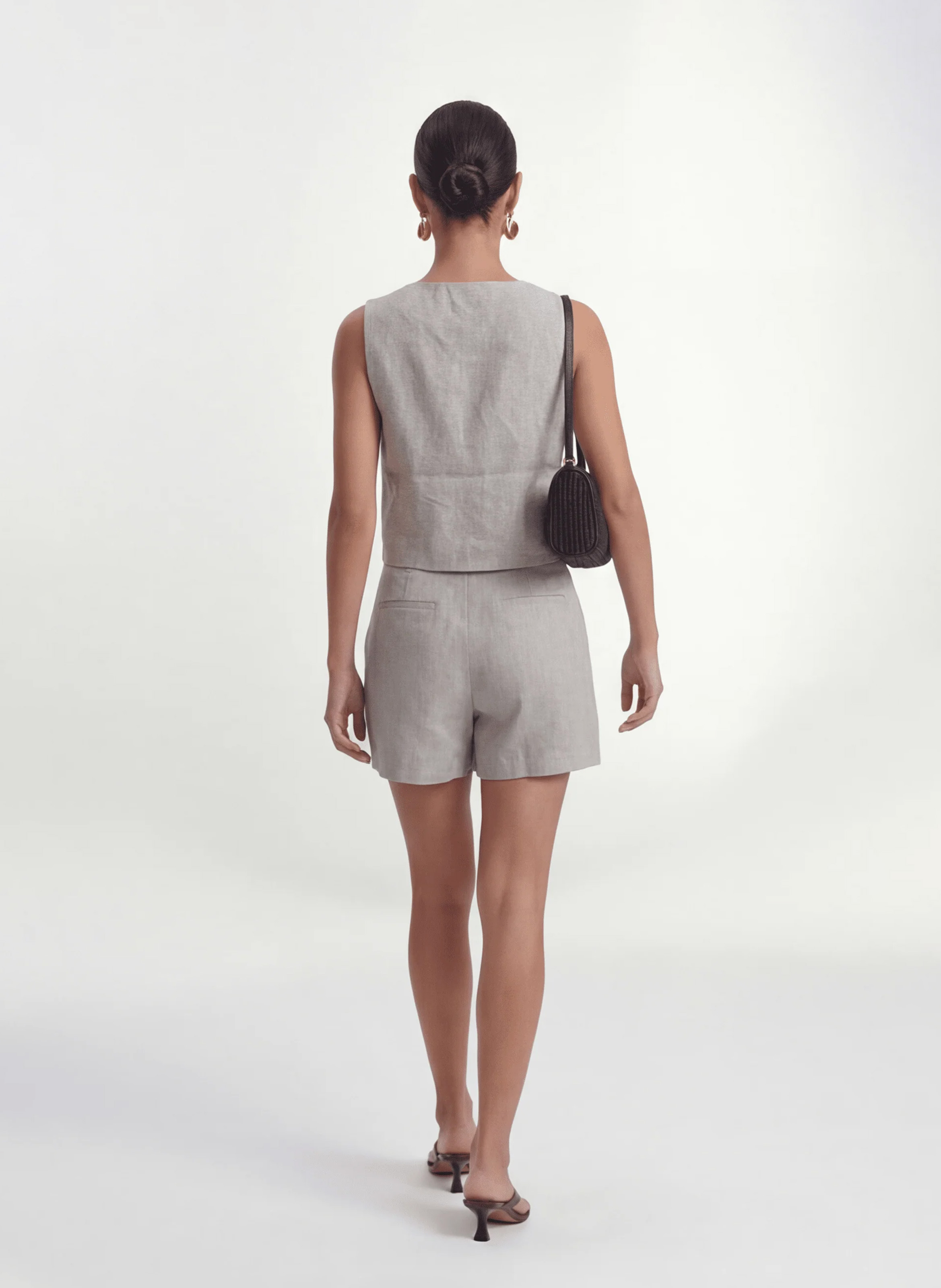 Gerade geschnittene Leinenshorts KOOKAI Beige