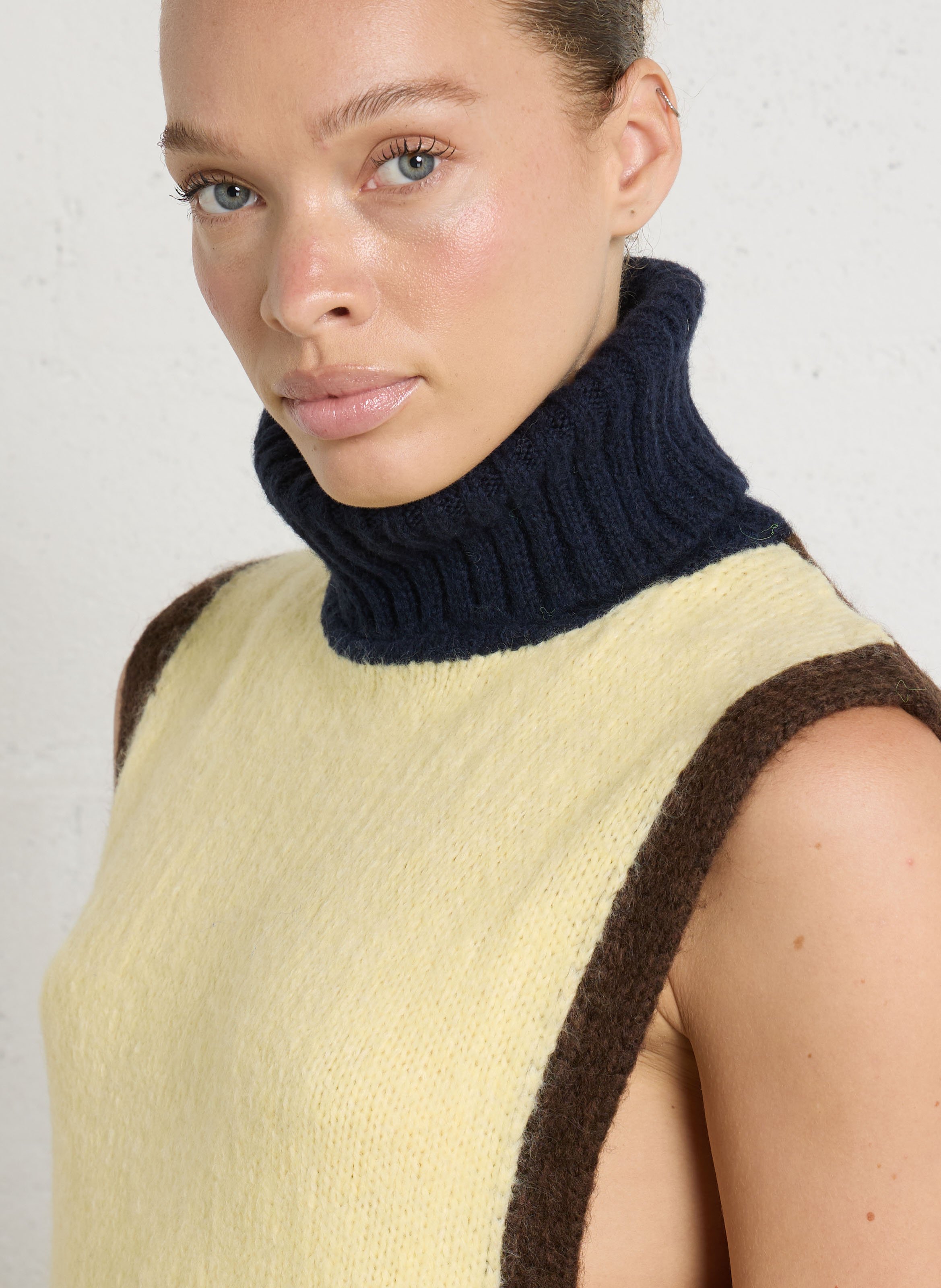 Gerade geschnittener Rollkragenpullover DR BLOOM Gelb