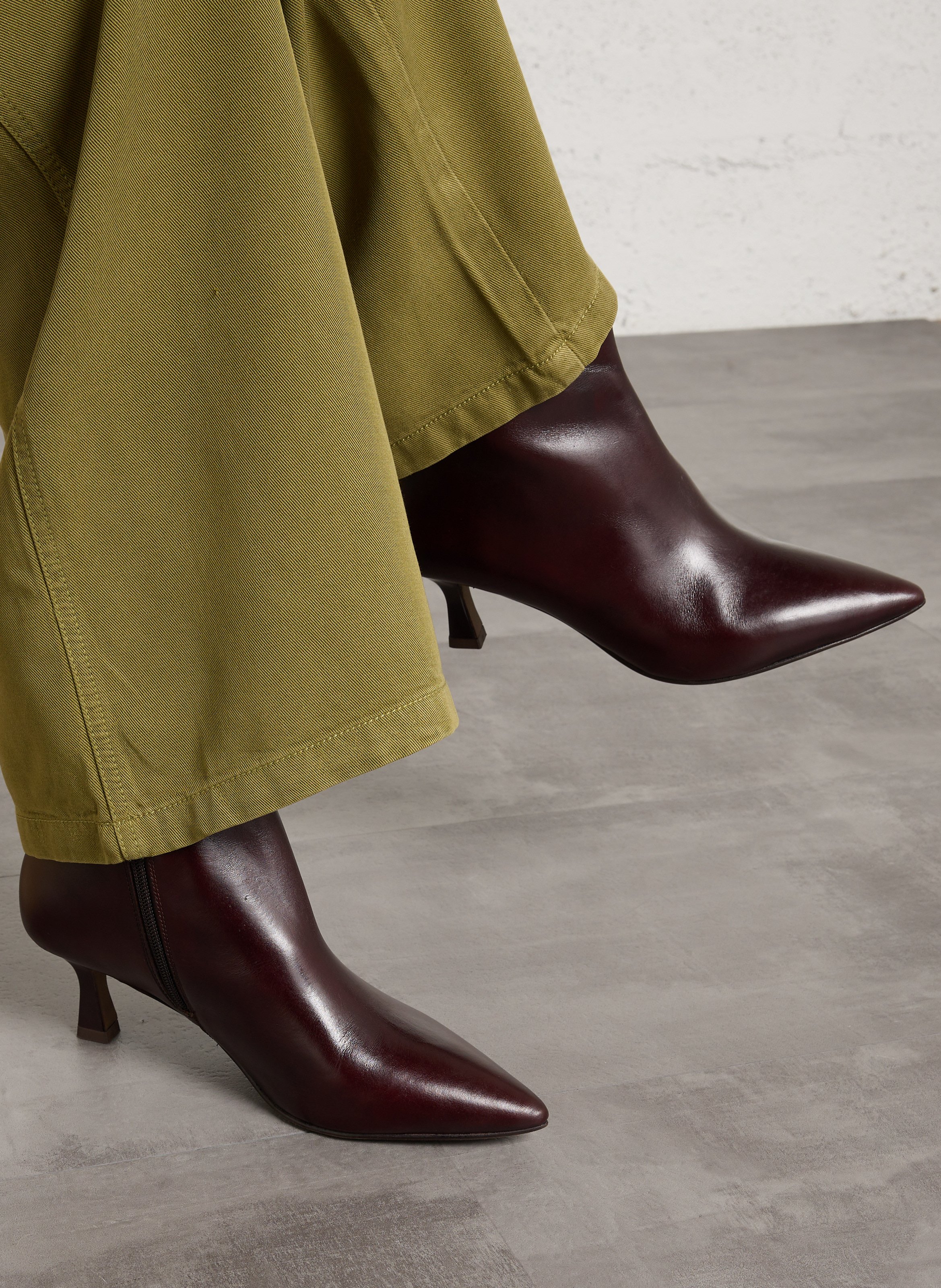 Leather ankle boots BOCAGE Purple