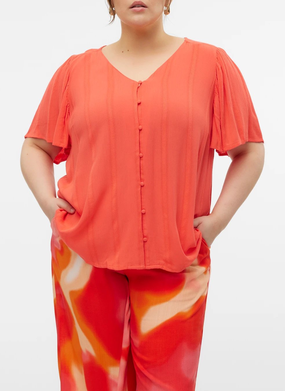 Straight V-neck shirt VERO MODA CURVE