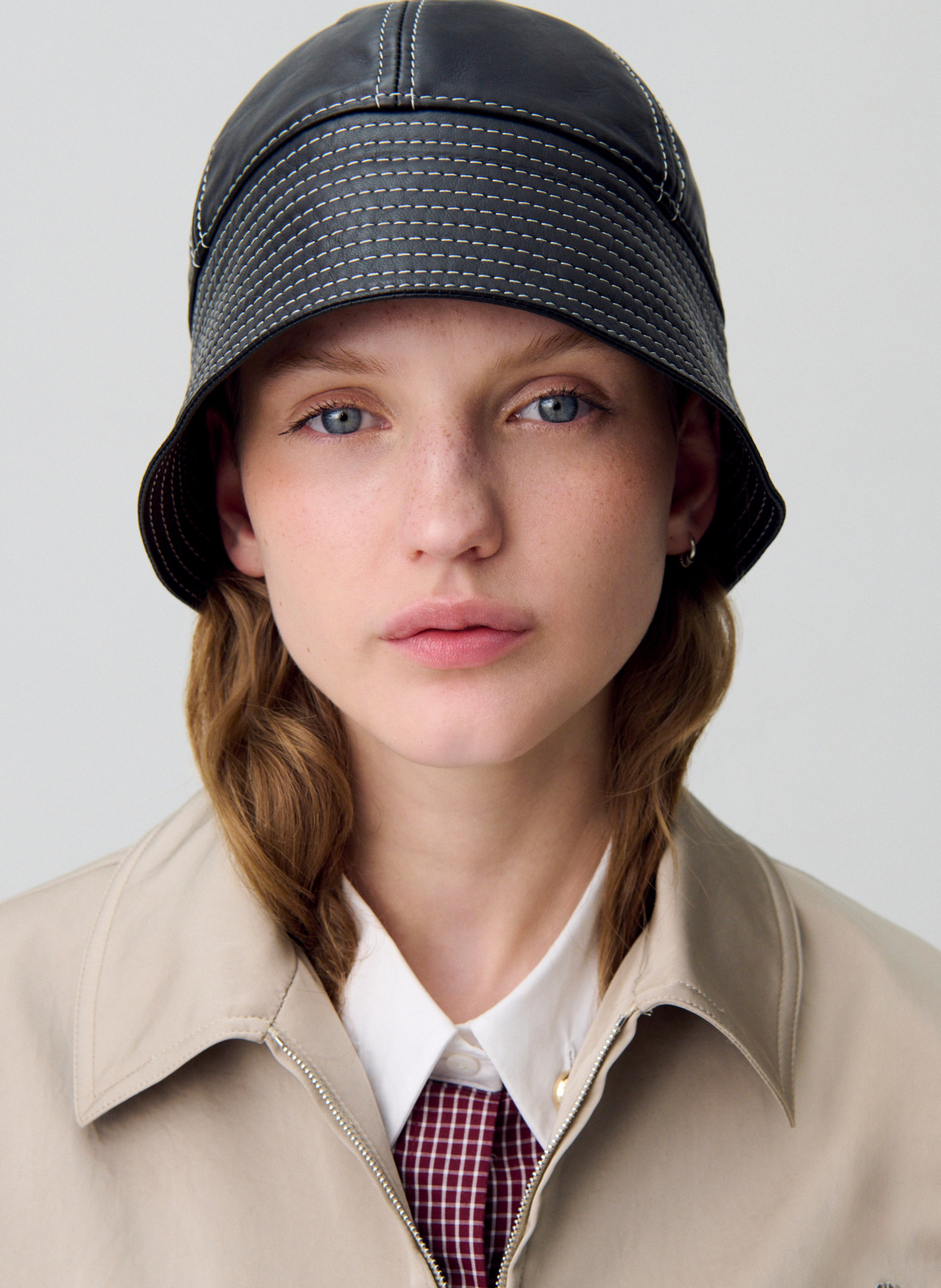 Bob cuir surpiqûres contrastées CLAUDIE PIERLOT Noir