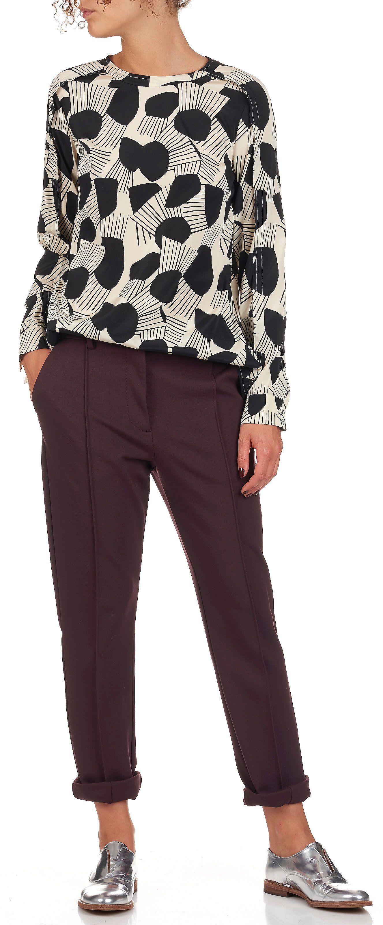 Top col rond imprimé graphique en soie ATTIC AND BARN Blanc