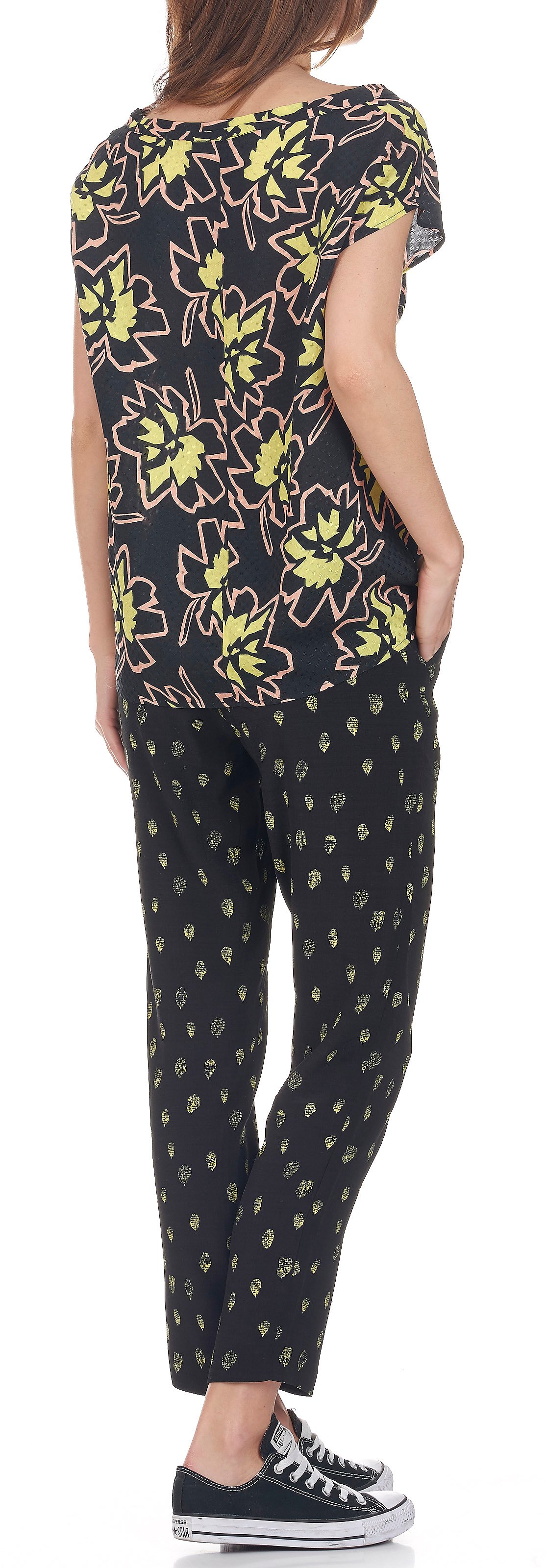 Top manches courtes imprimé fleurs graphiques ATTIC AND BARN Noir