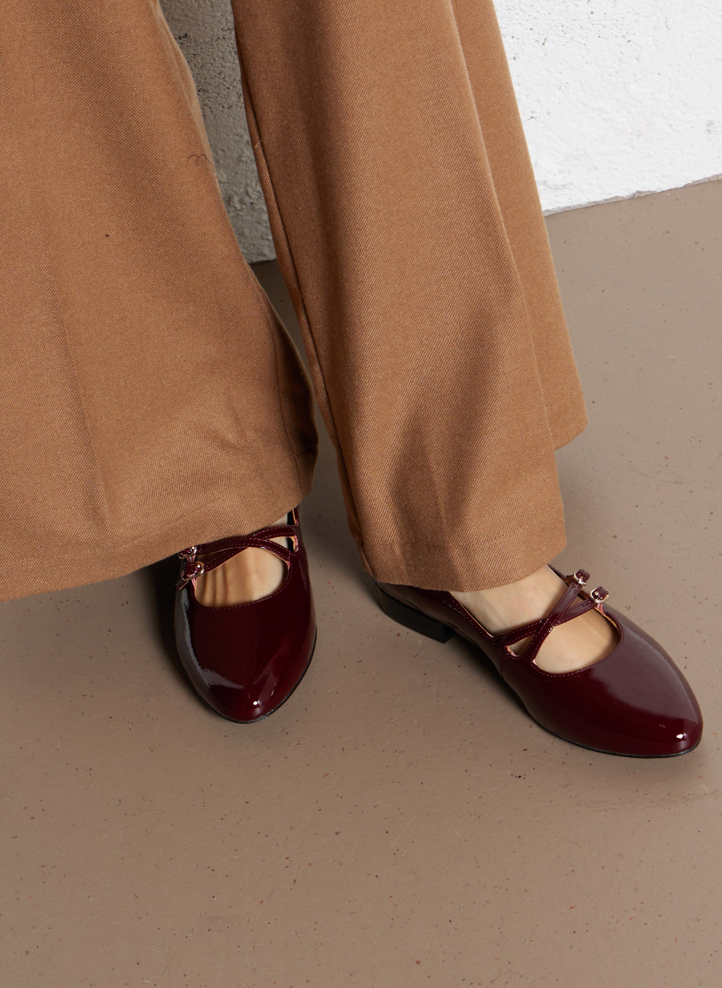 Ballet flats with patent leather buckles SCHMOOVE Red