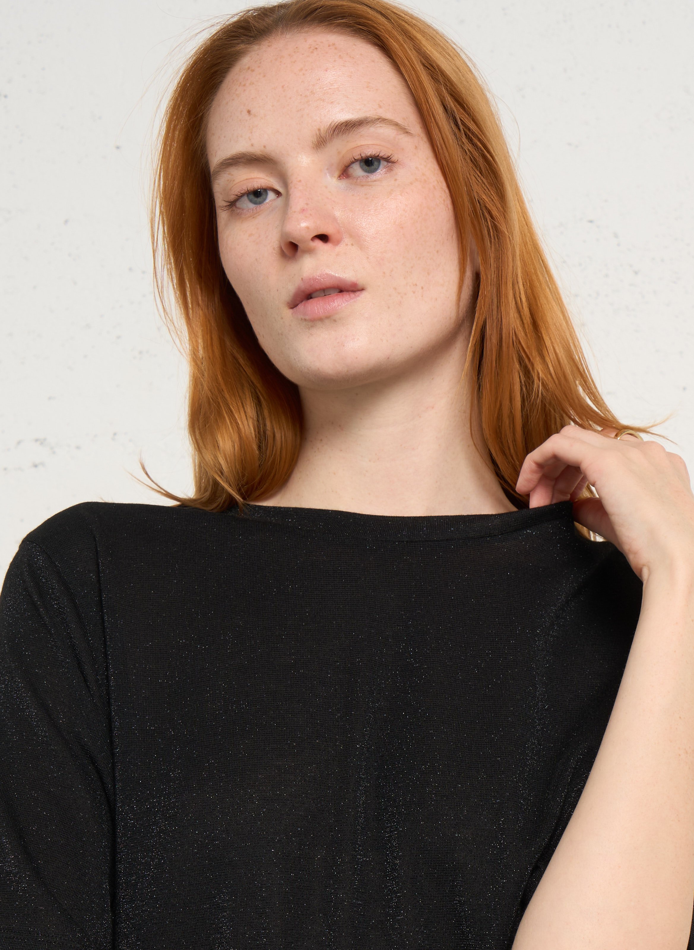 Weites T-Shirt mit Rundhalsausschnitt und Metallic-Effekt MOMONI Schwarz