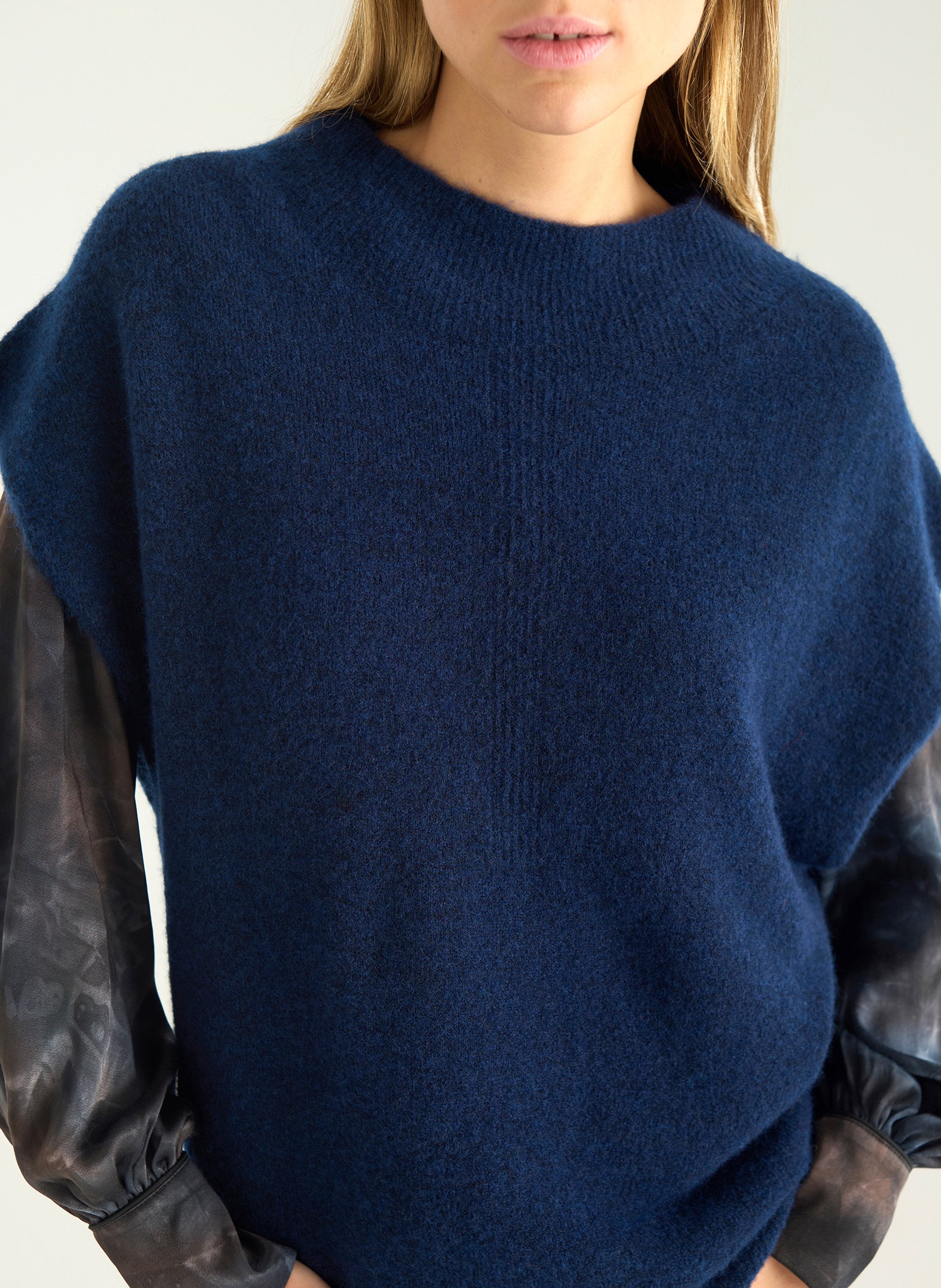 Ärmelloses Oversize-Strickoberteil in Uni-Farben. ACOTE Blau