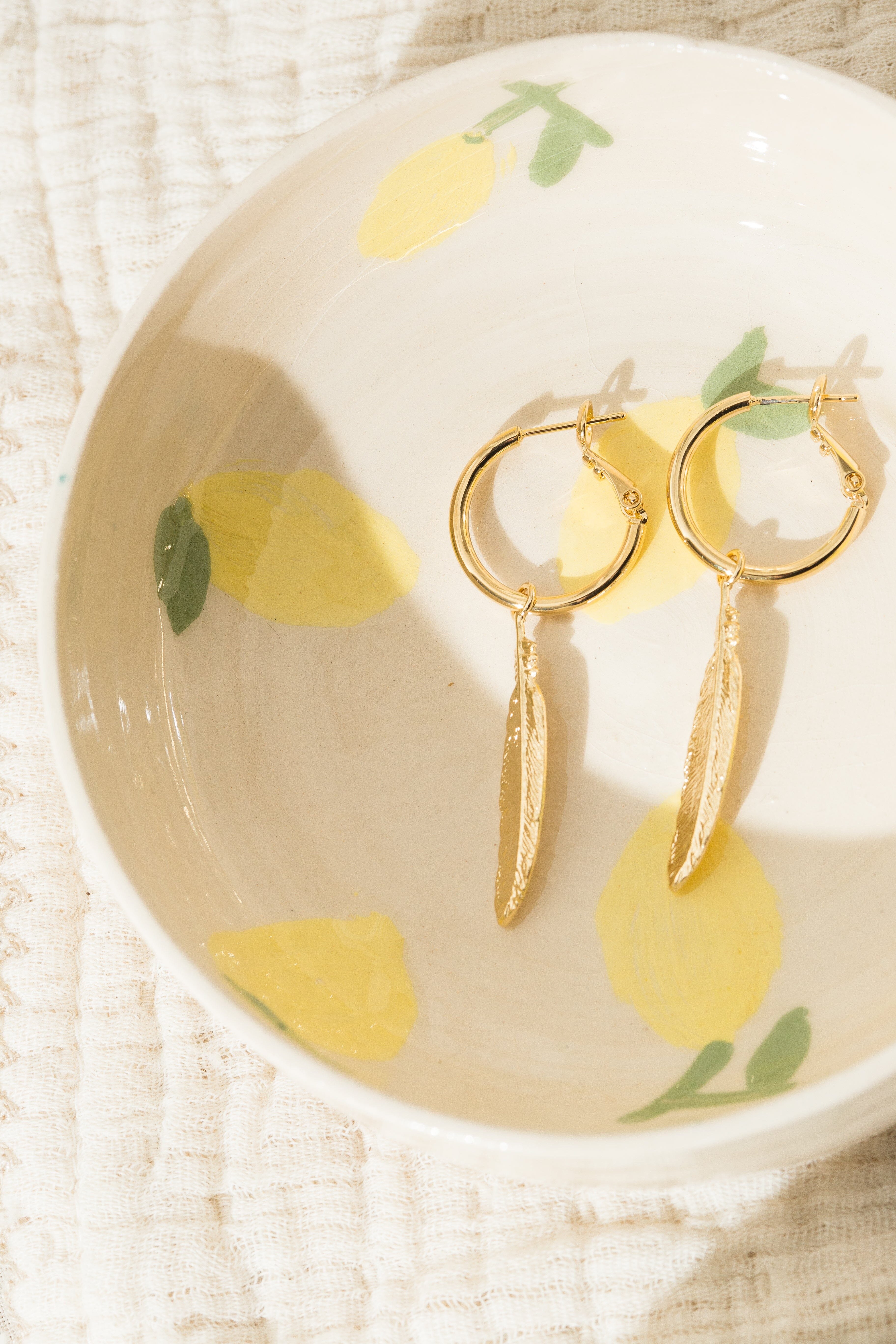 Mini hoop earrings with gold-plated feather charms MONSIEUR SIMONE Golden