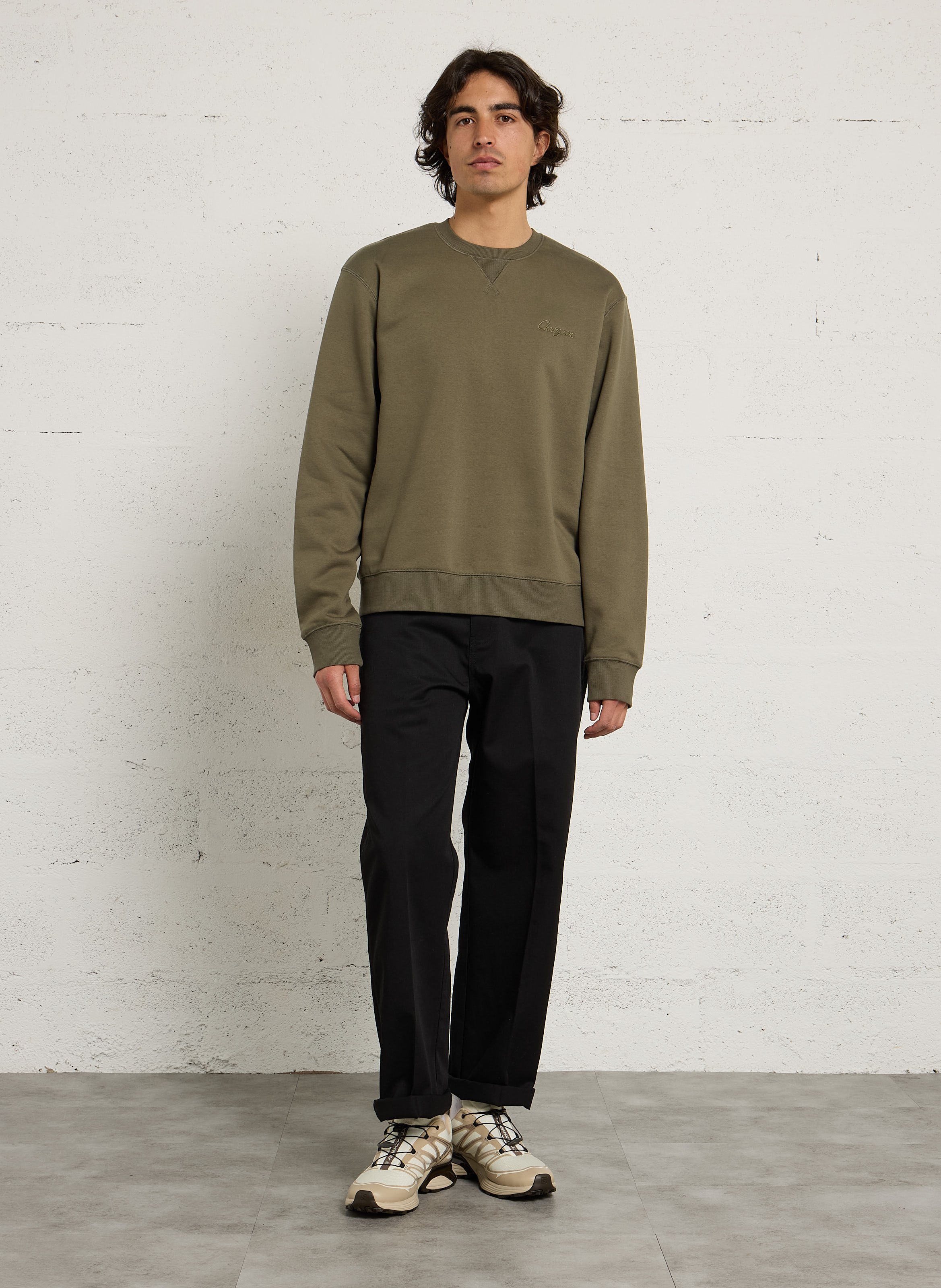 Weiter Pullover mit einfarbiger Stickerei der Marke. CHEVIGNON Khaki