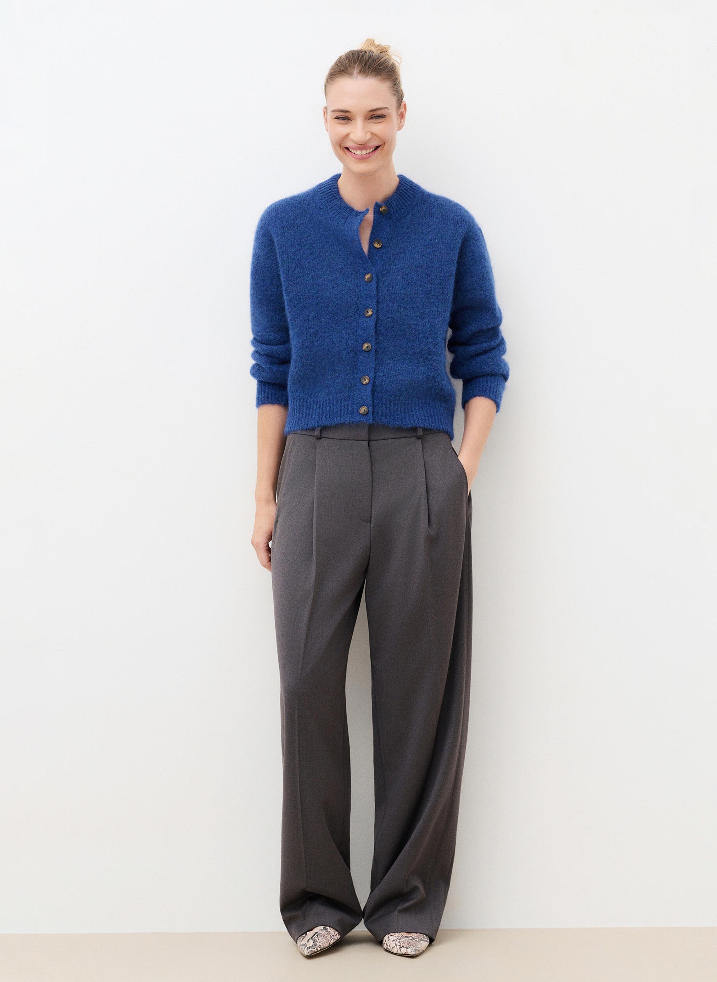 Gebreide vest met ronde hals en knoopsluiting in gemengde alpaca. CAROLL Blauw