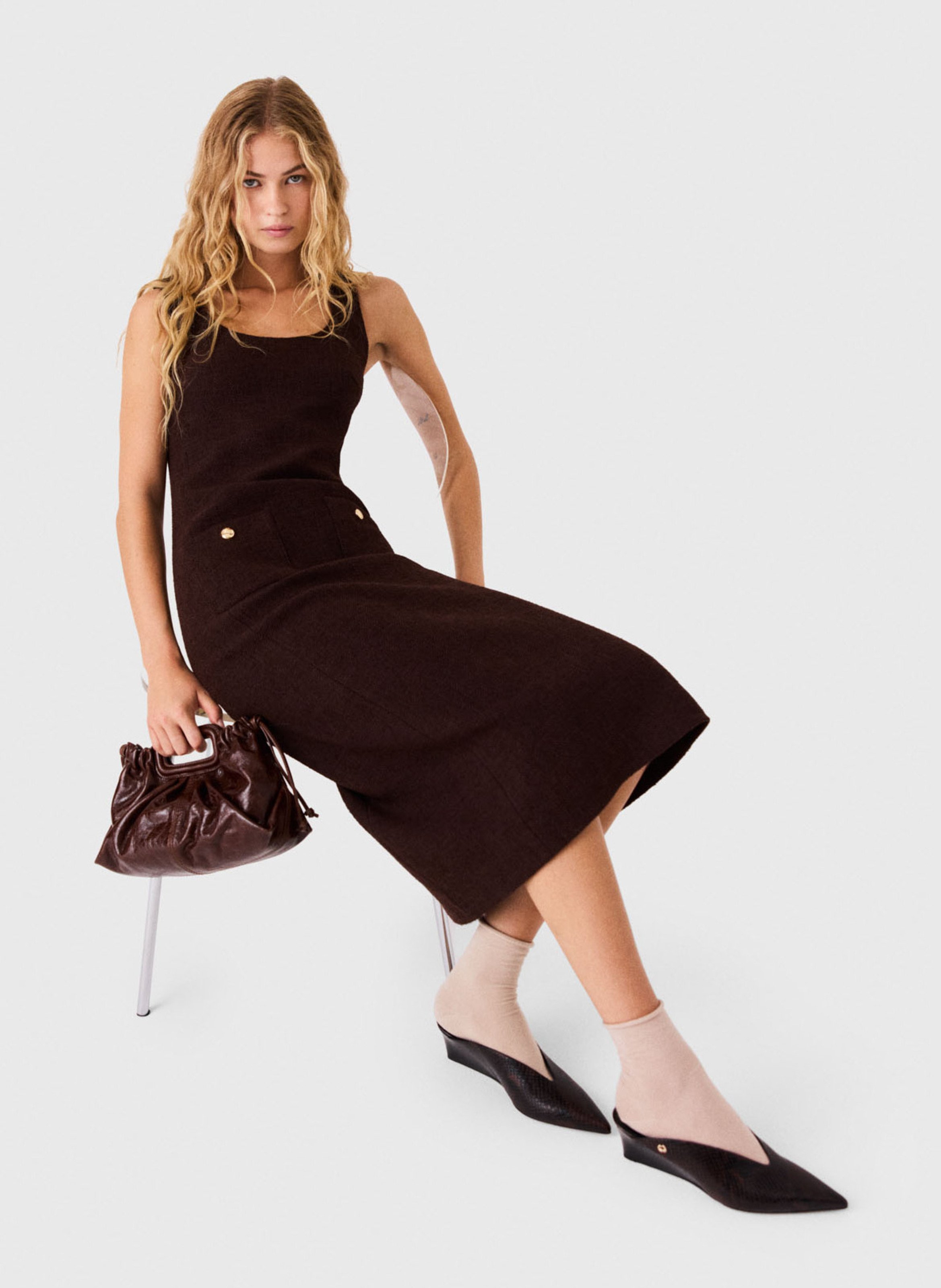 Midi jurk met ronde halslijn en getailleerd silhouet MAJE Bruin