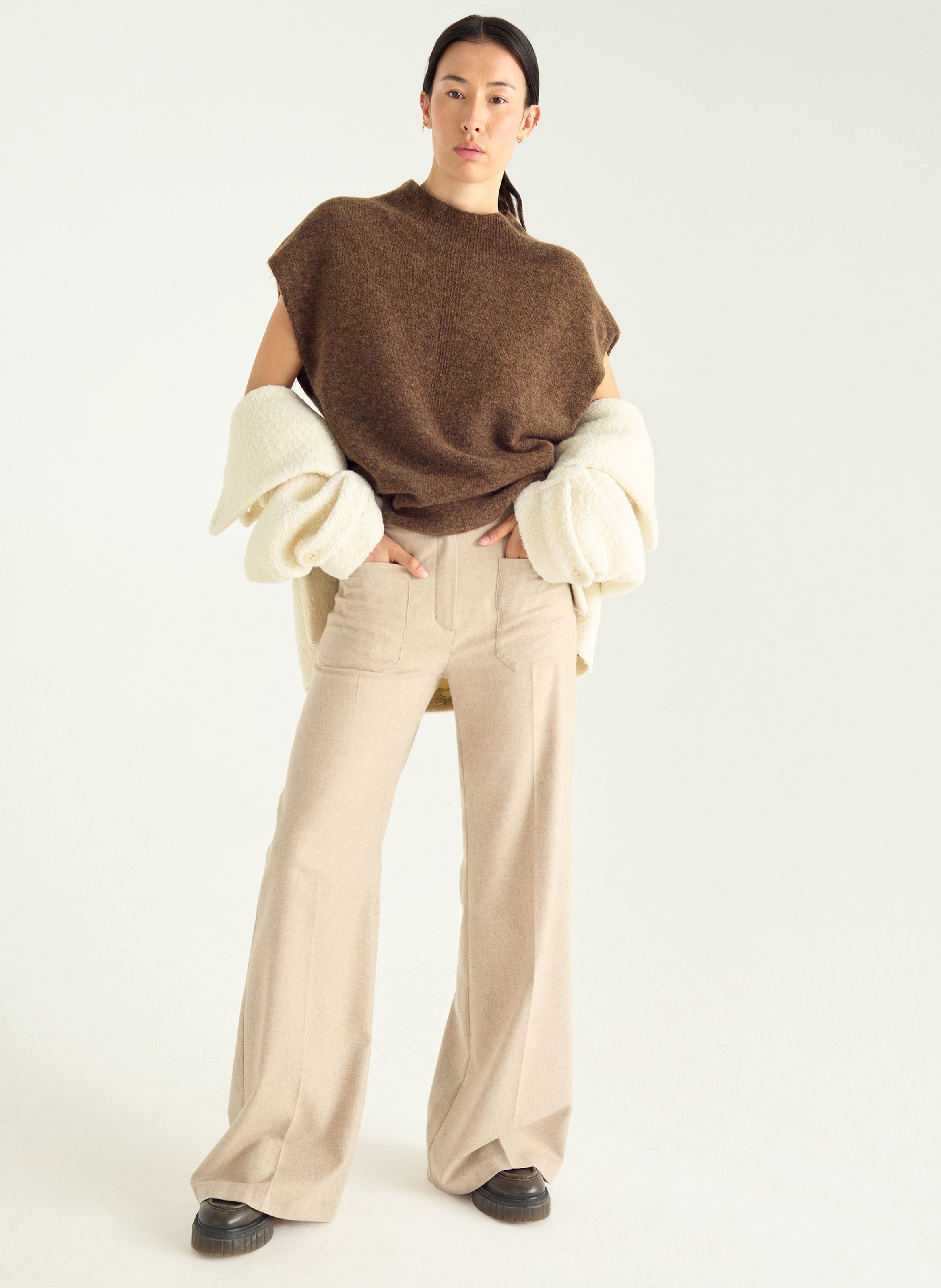 Ärmelloses Oversize-Strickoberteil in Uni-Farben. ACOTE Braun