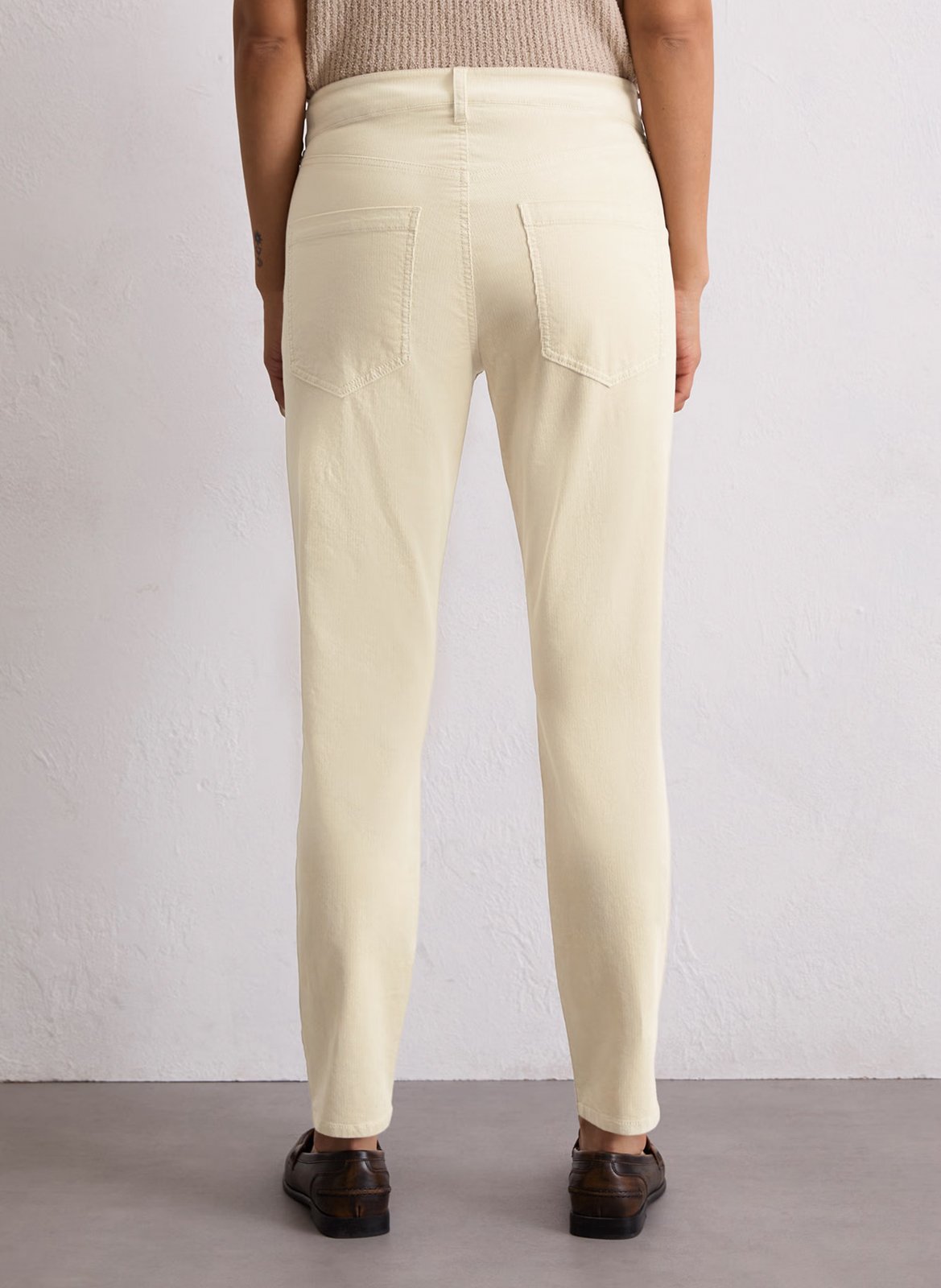 - Vaquero recto
- 5 bolsillos
- Corte recto
- Efecto desteñido MARC O'POLO Beige