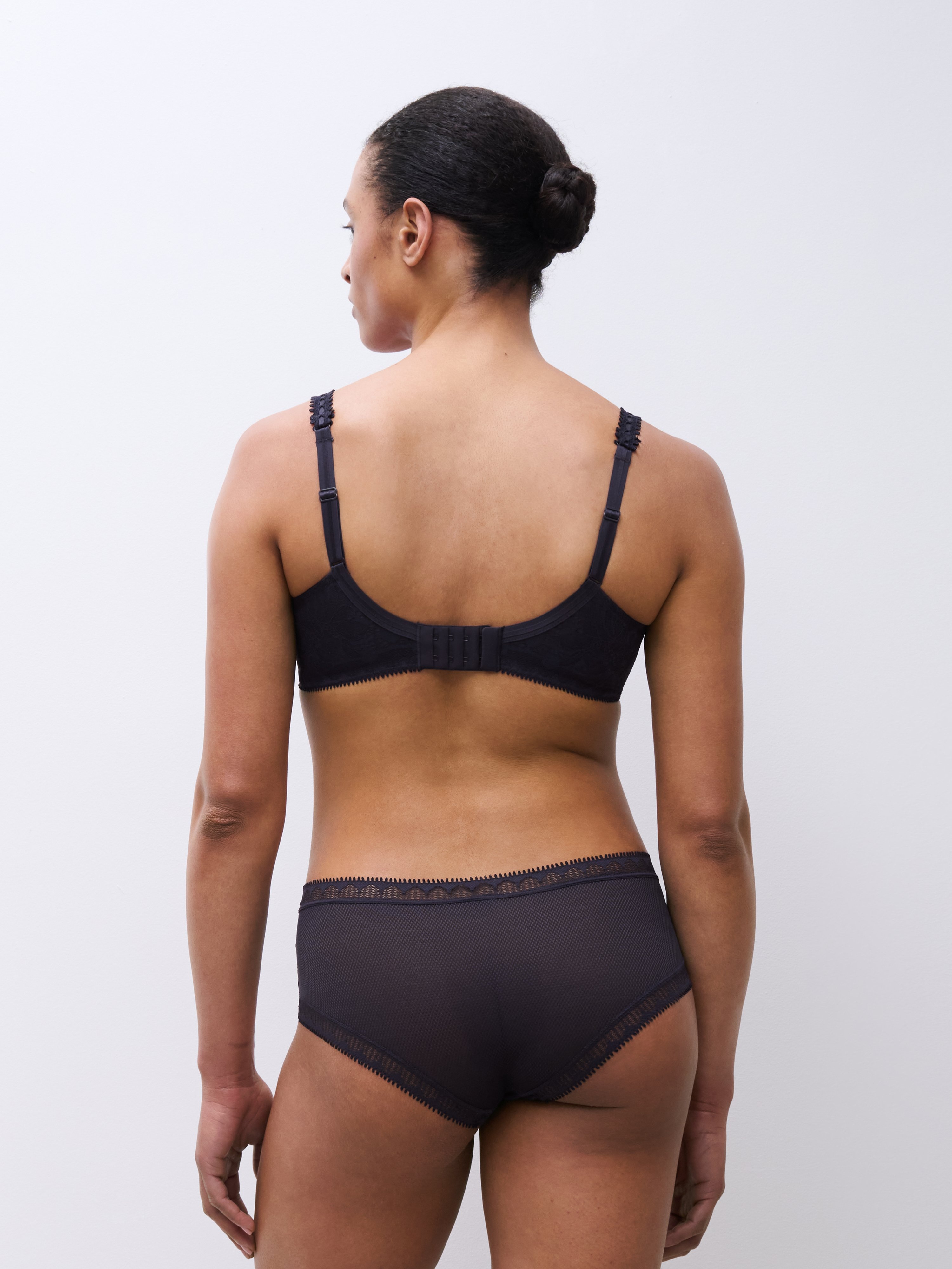 Full-cup shape memory bra CHANTELLE Blue
