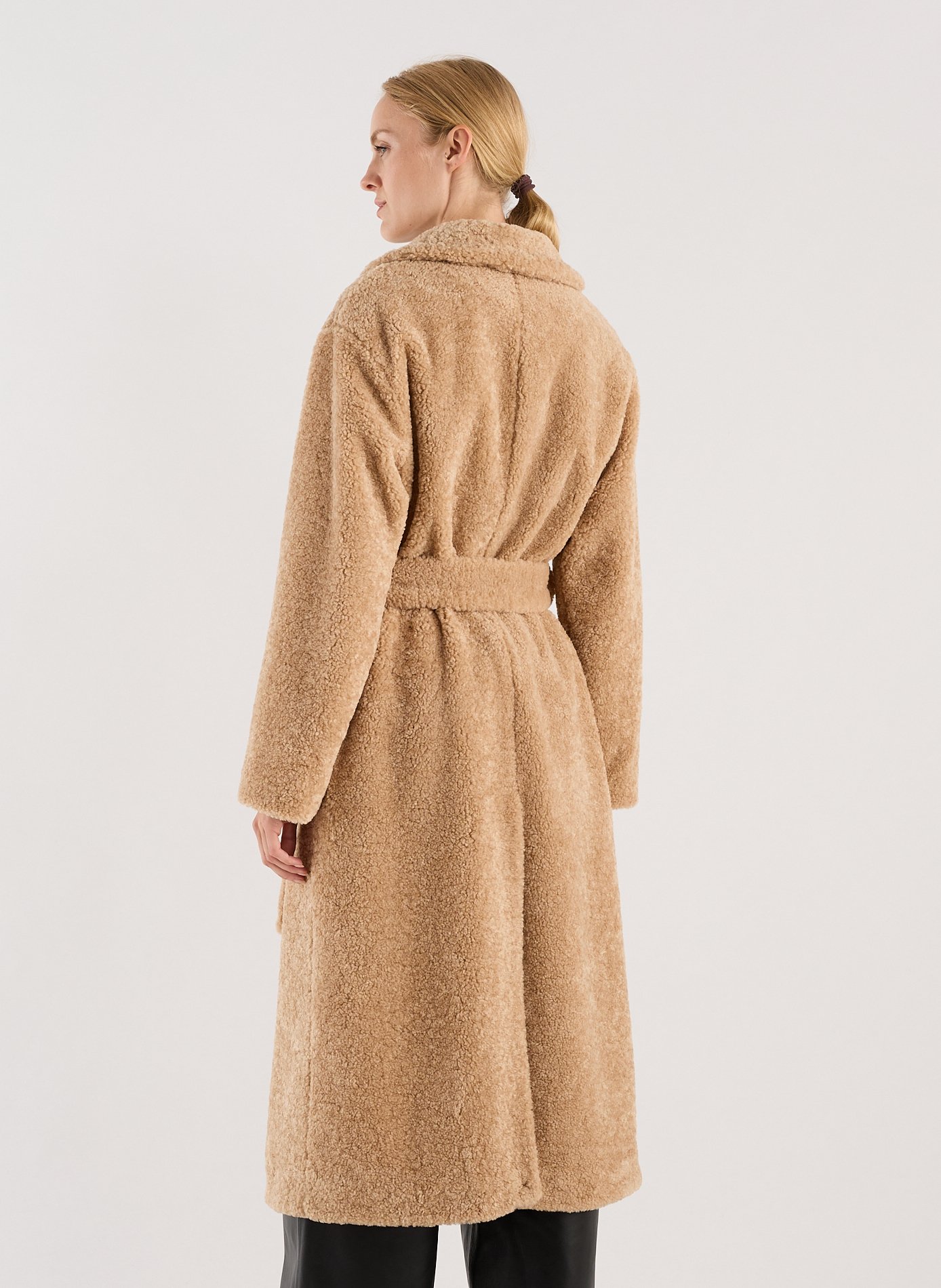 Langmantel mit Gürtel und Bouclé-Fell SAISON 1865 Beige