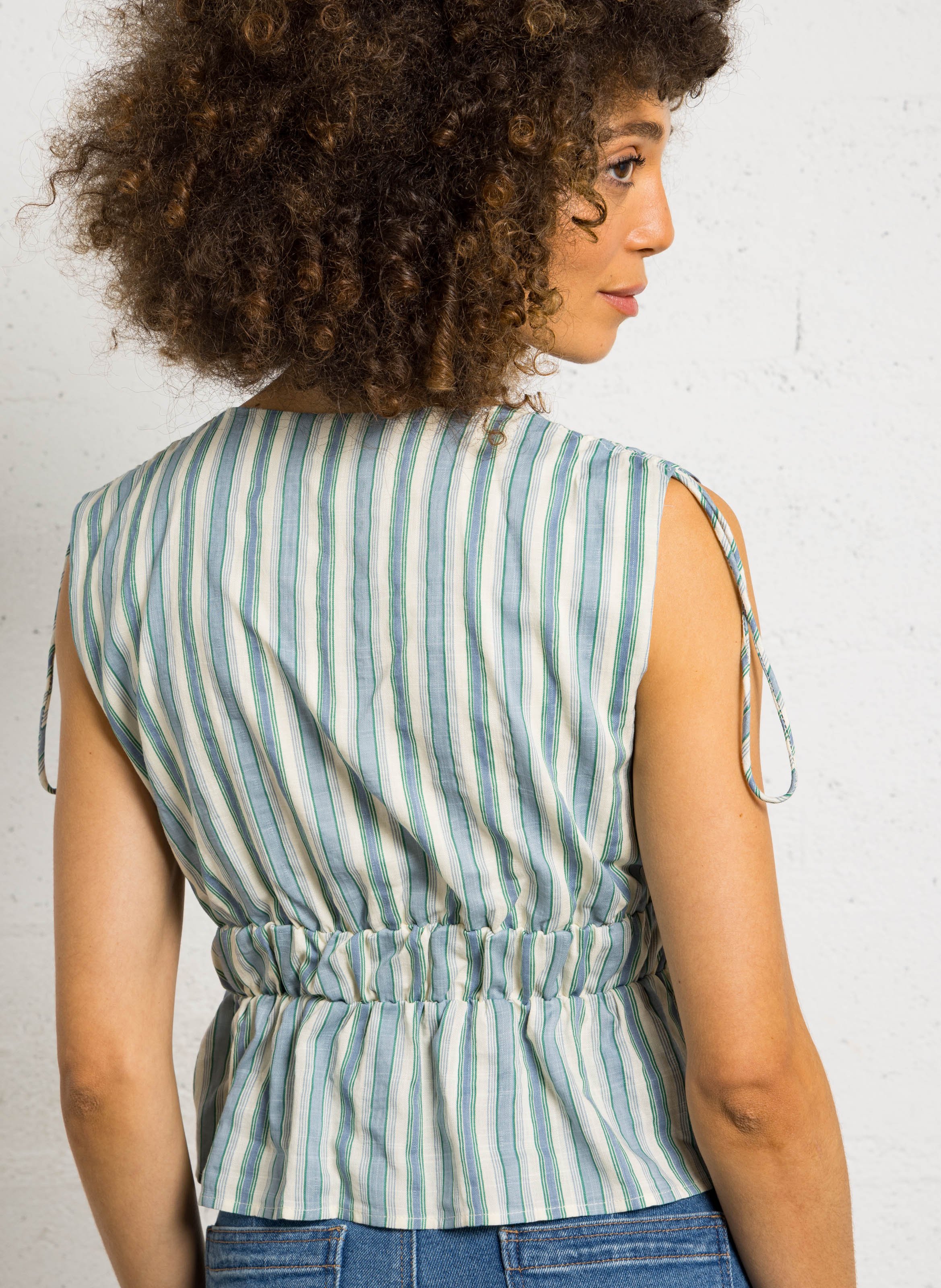 Eng anliegendes Top mit V-Ausschnitt aus Baumwollmischung SEE U SOON Grun