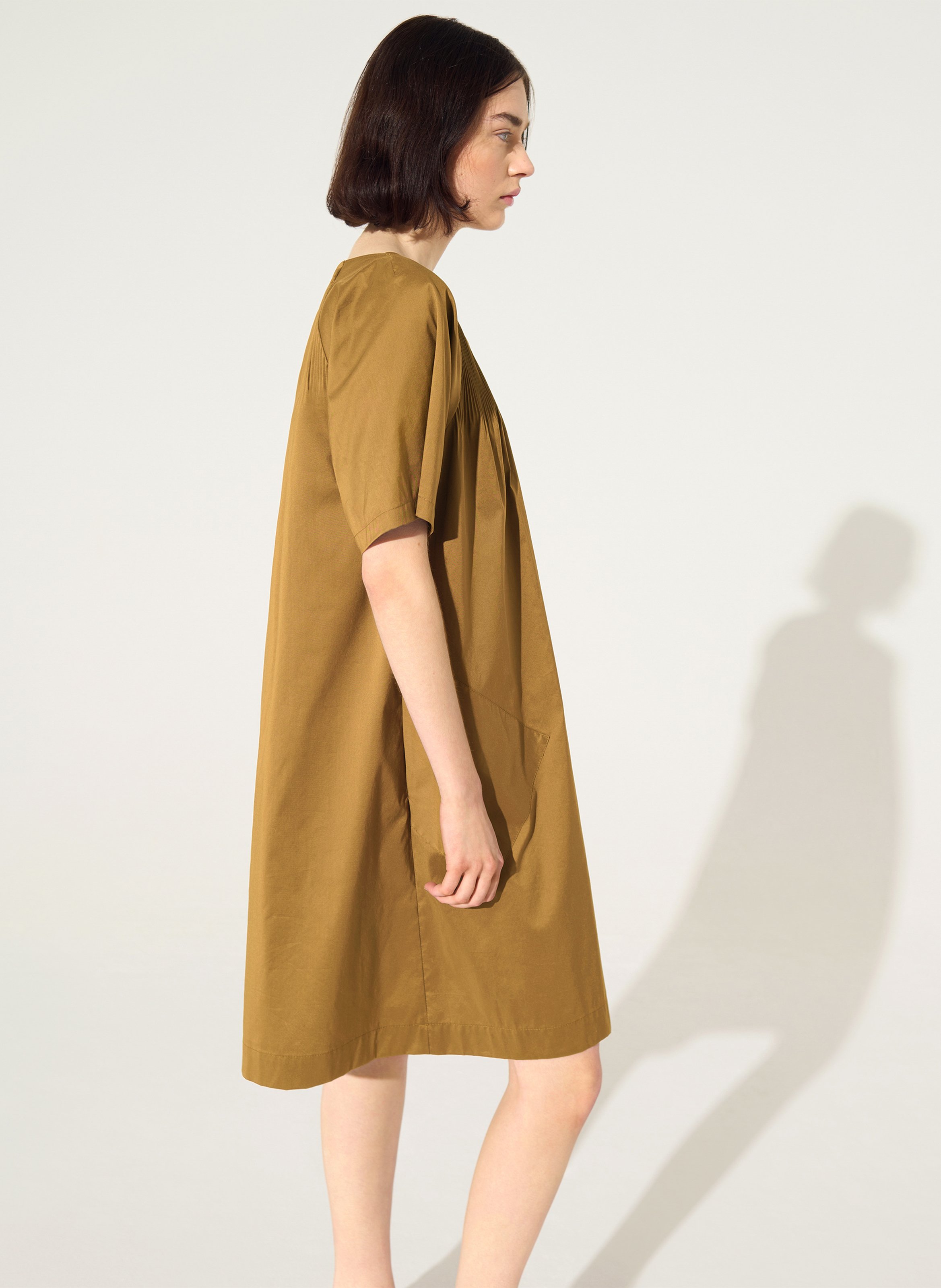 Korte jurk met V-hals COTELAC Brown