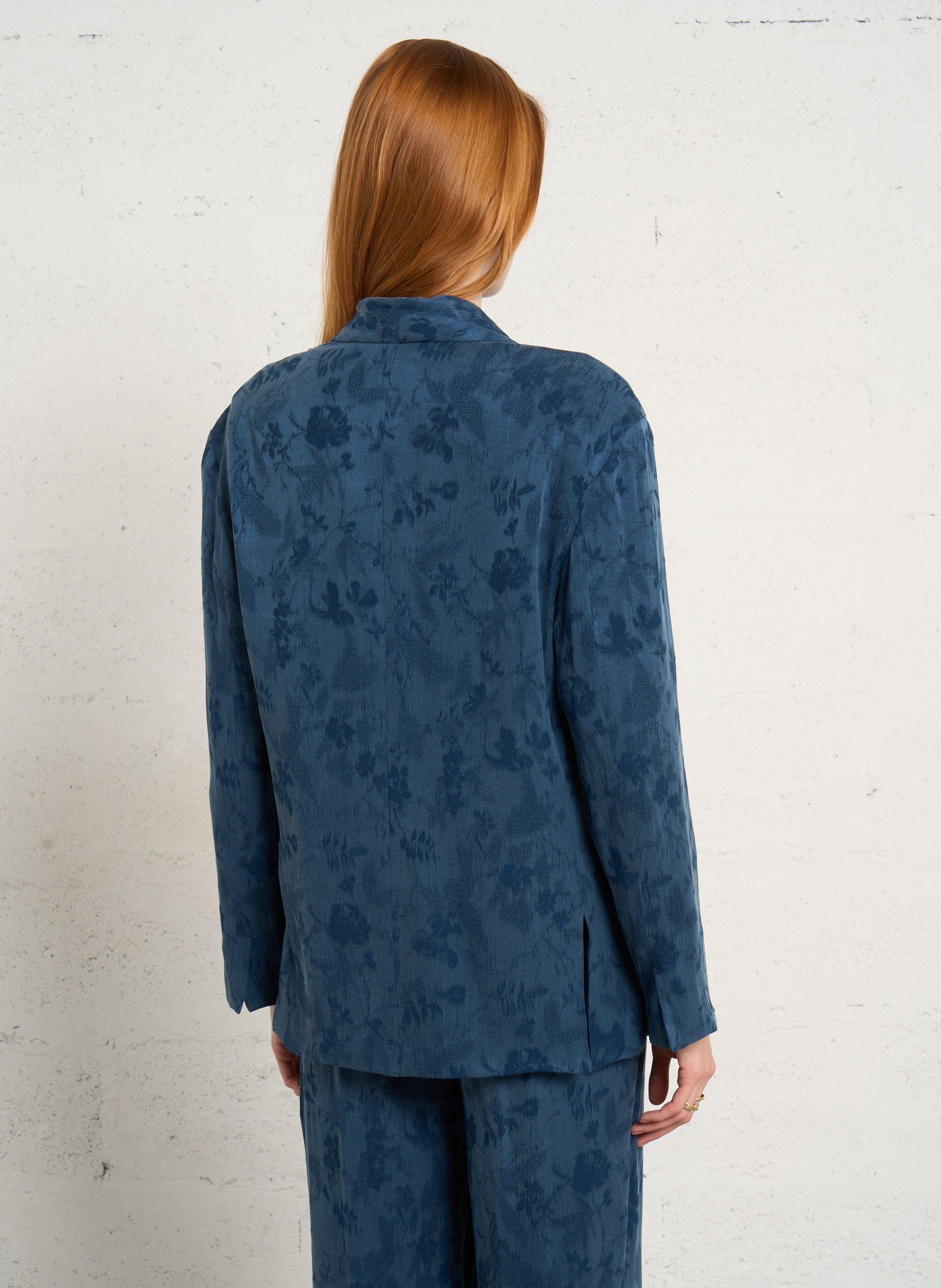 Gerade geschnittene Jacke mit Schalkragen aus bedrucktem Jacquard MOMONI Blau