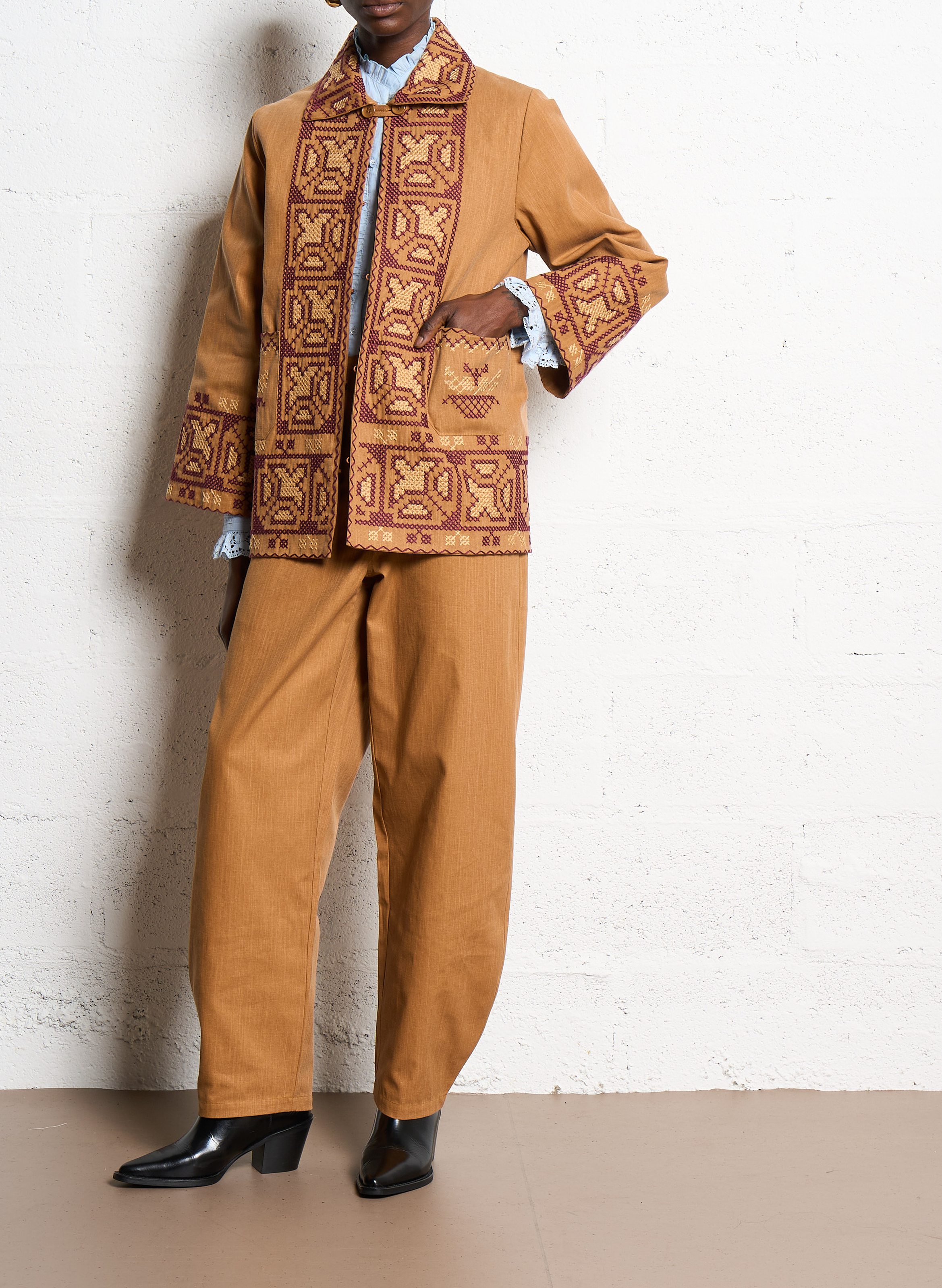 Weite, bestickte Baumwolljacke ANTIK BATIK Braun