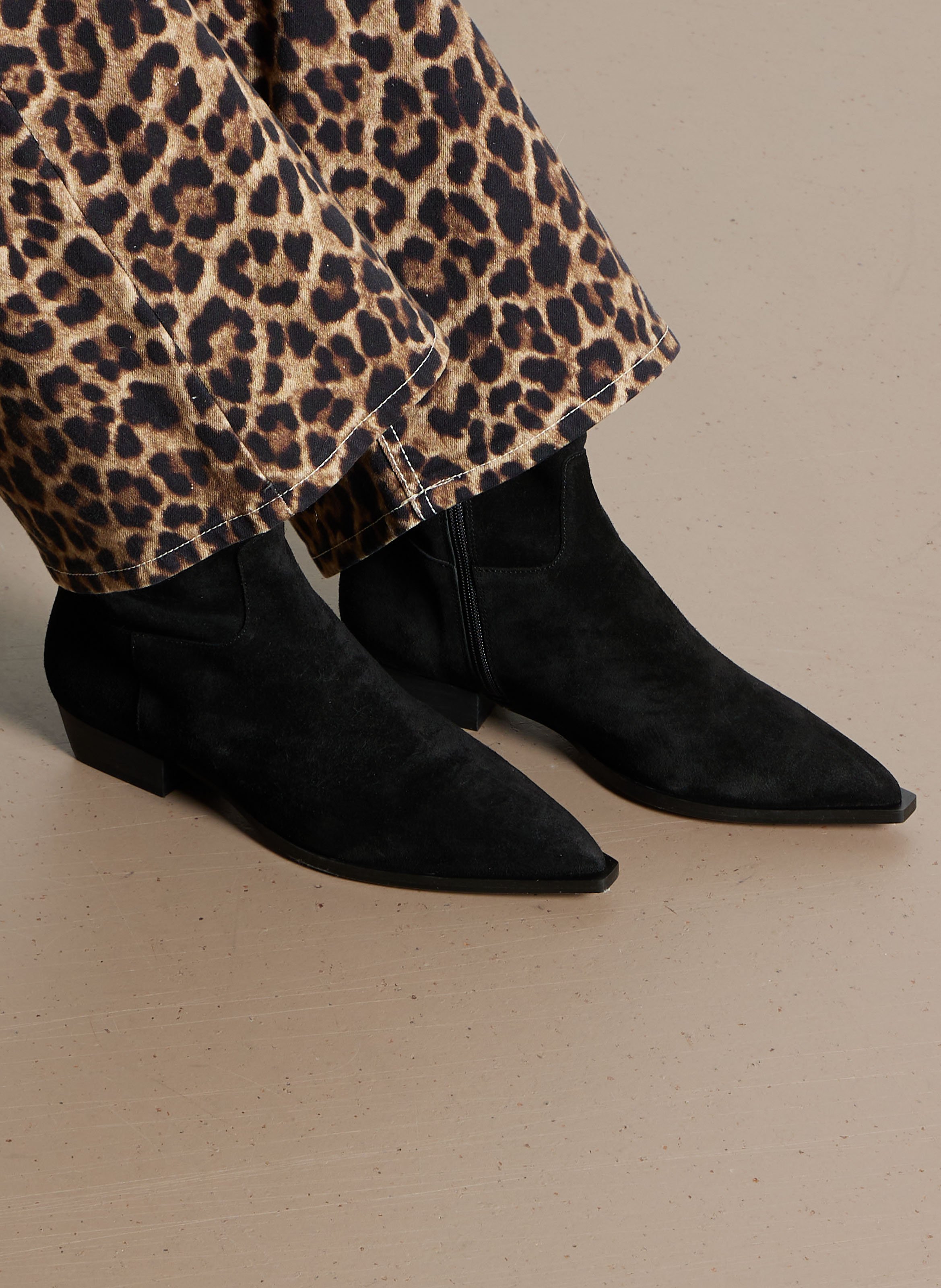 Suede cowboy boots ANGEL ALARCON Black