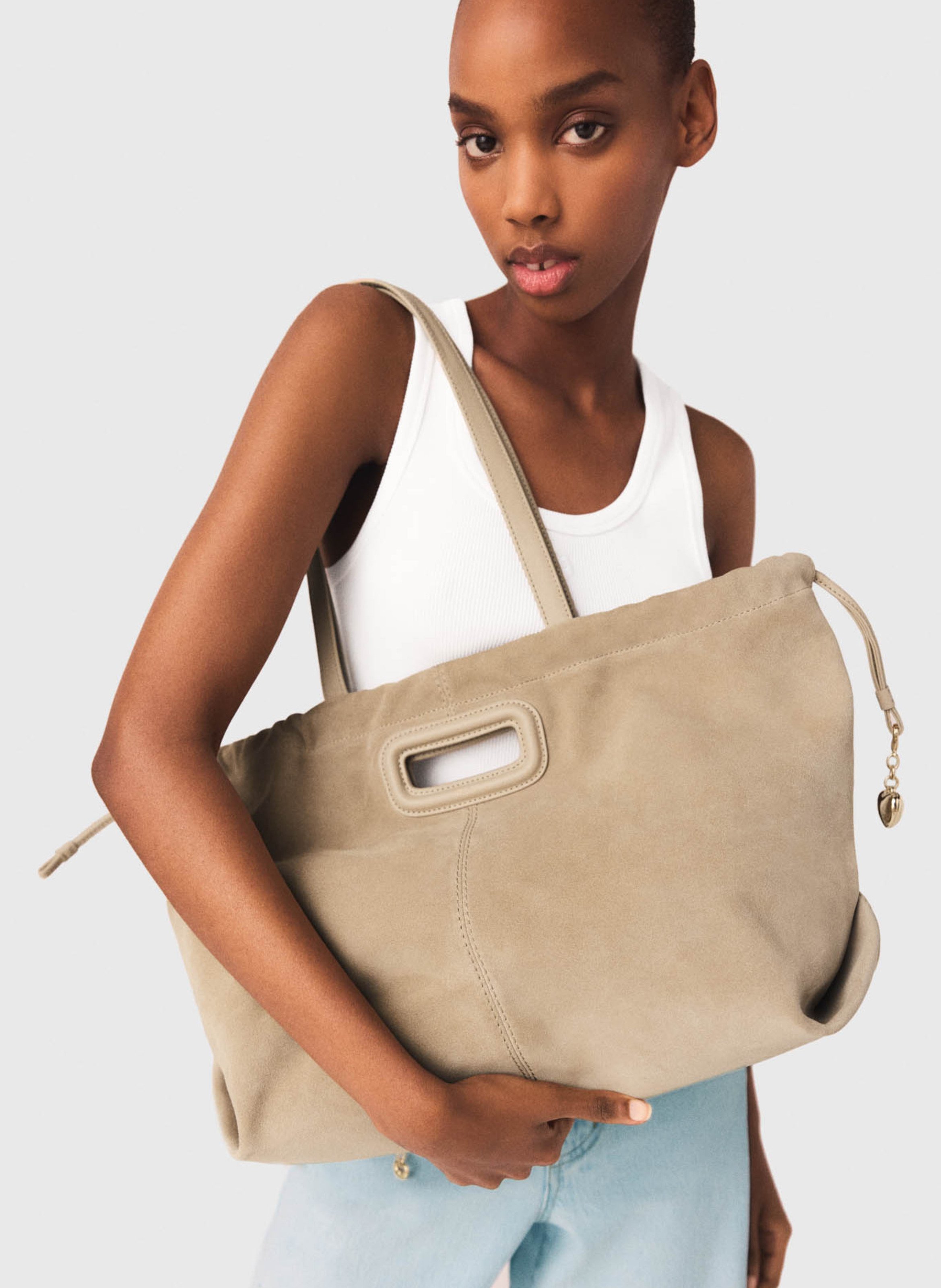 Buideltas van getextureerd leer met veters MAJE Bruin