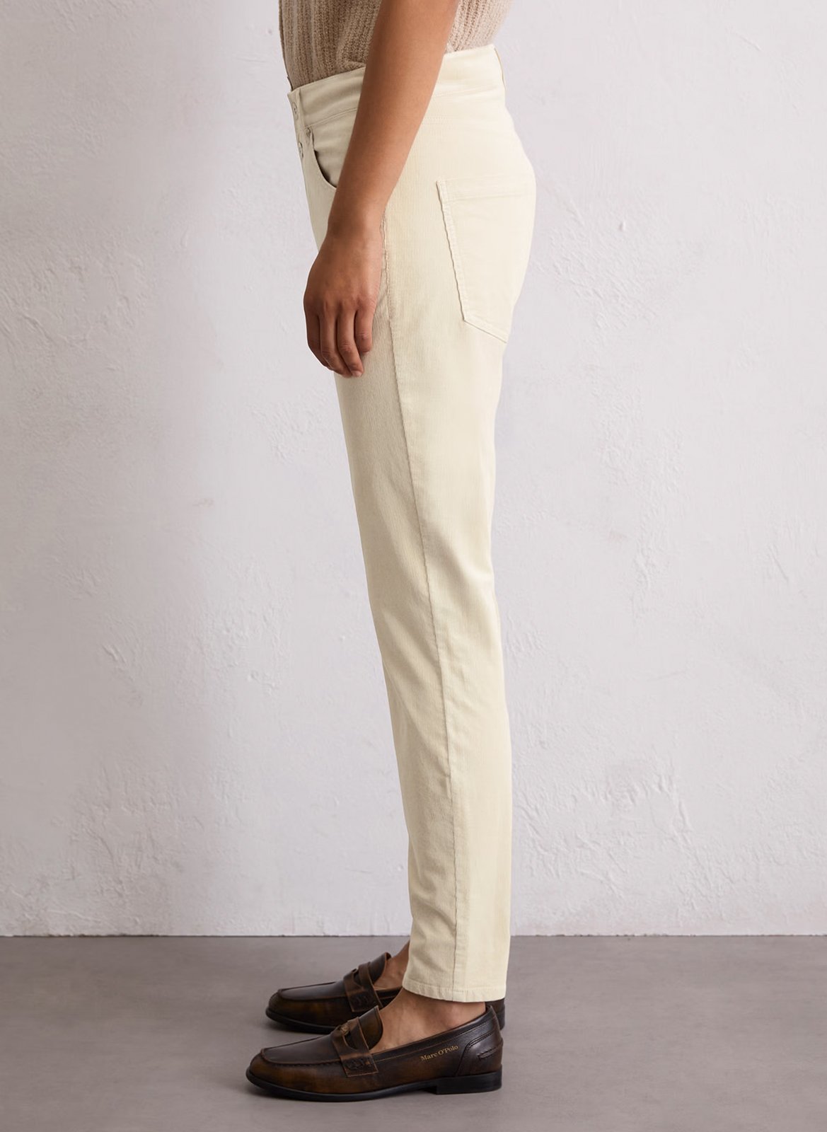 - Vaquero recto
- 5 bolsillos
- Corte recto
- Efecto desteñido MARC O'POLO Beige