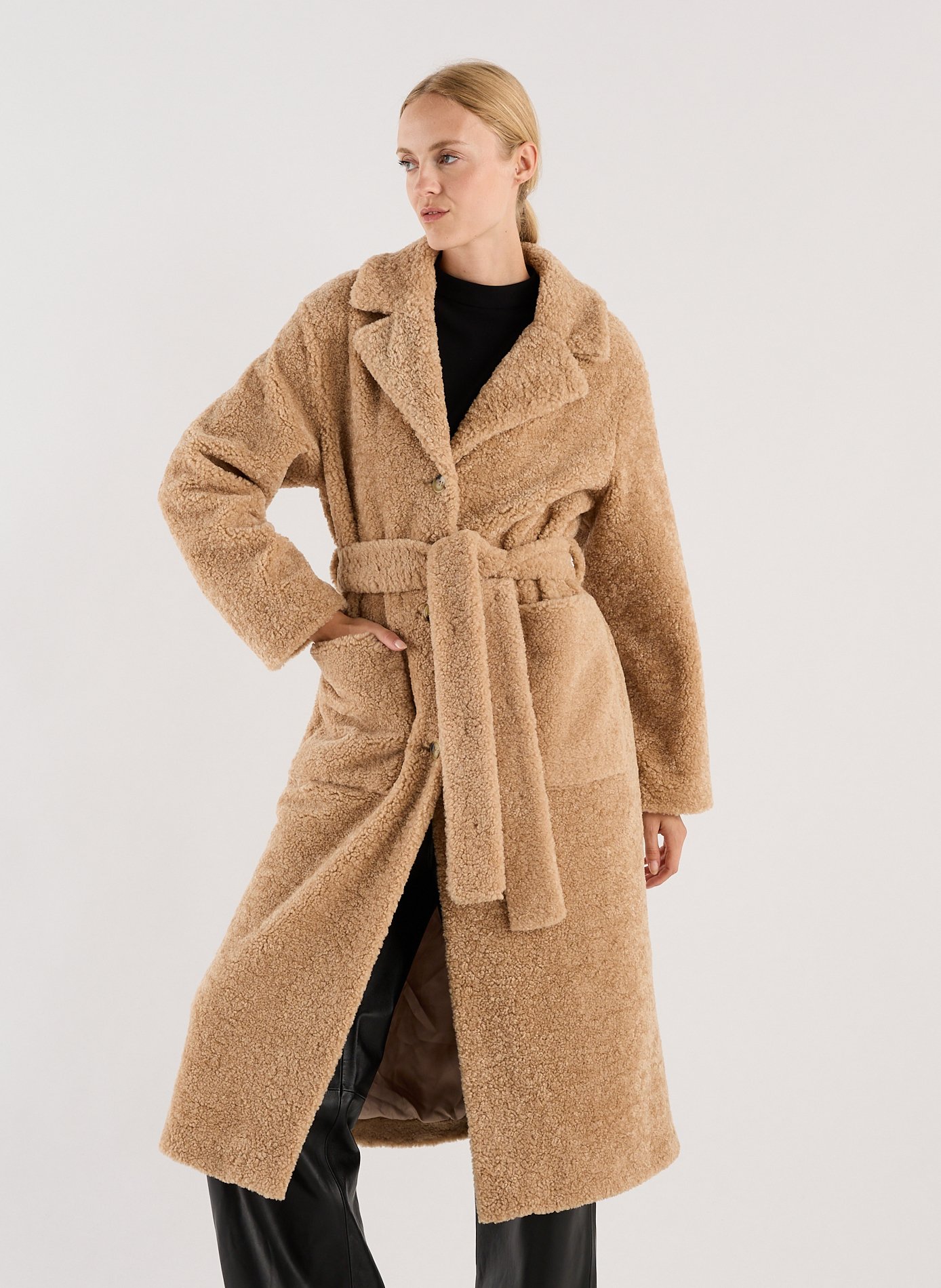 Langmantel mit Gürtel und Bouclé-Fell SAISON 1865 Beige