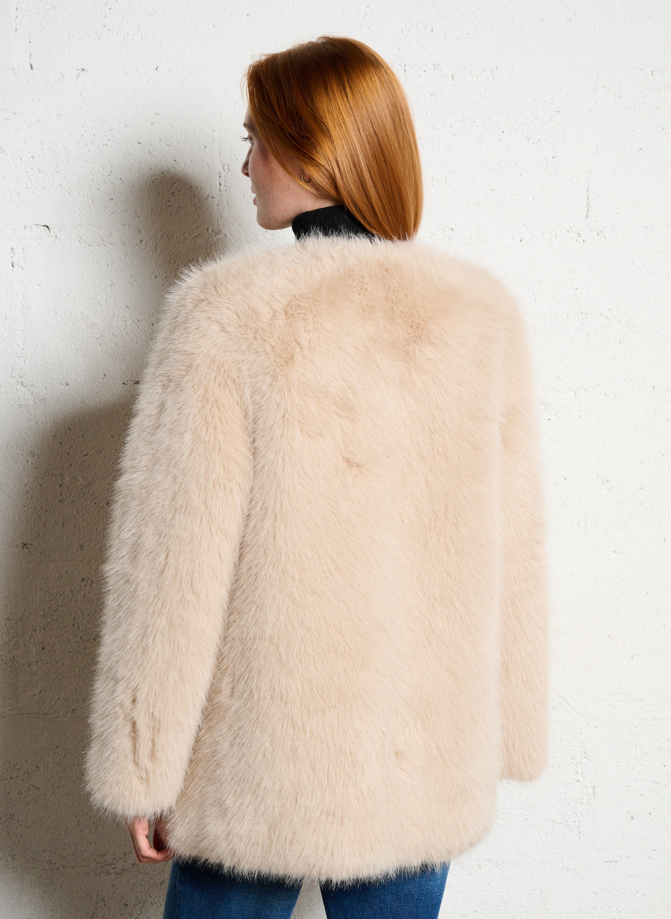 Veste droite col rond en fourrure synthétique Beige