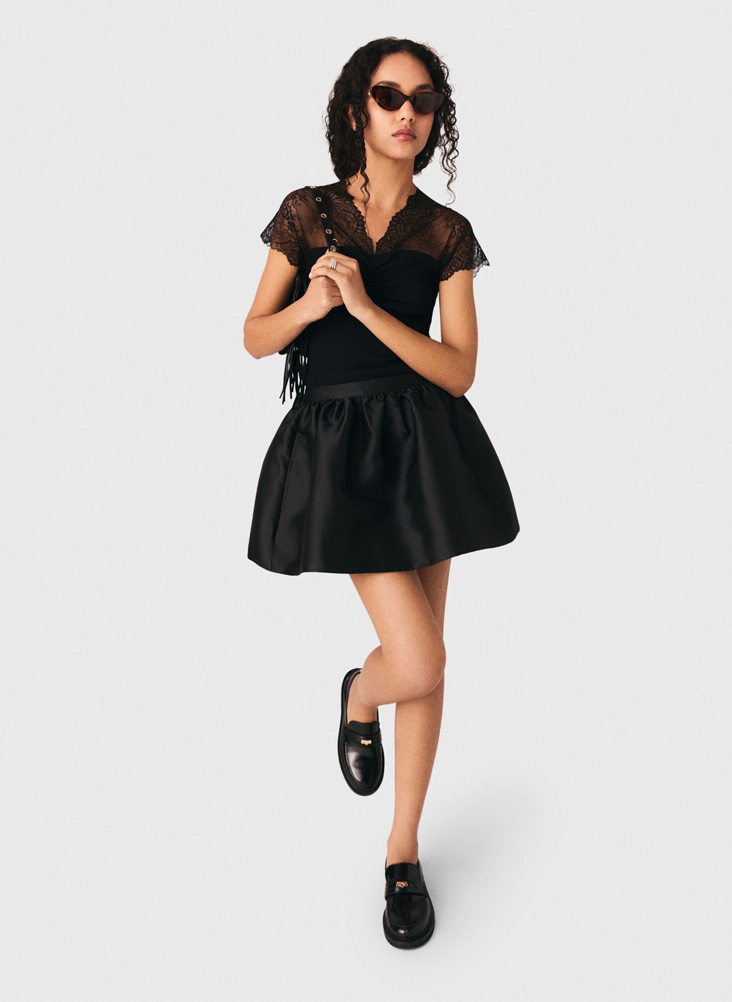 Nauwsluitende top met V-hals MAJE Zwart