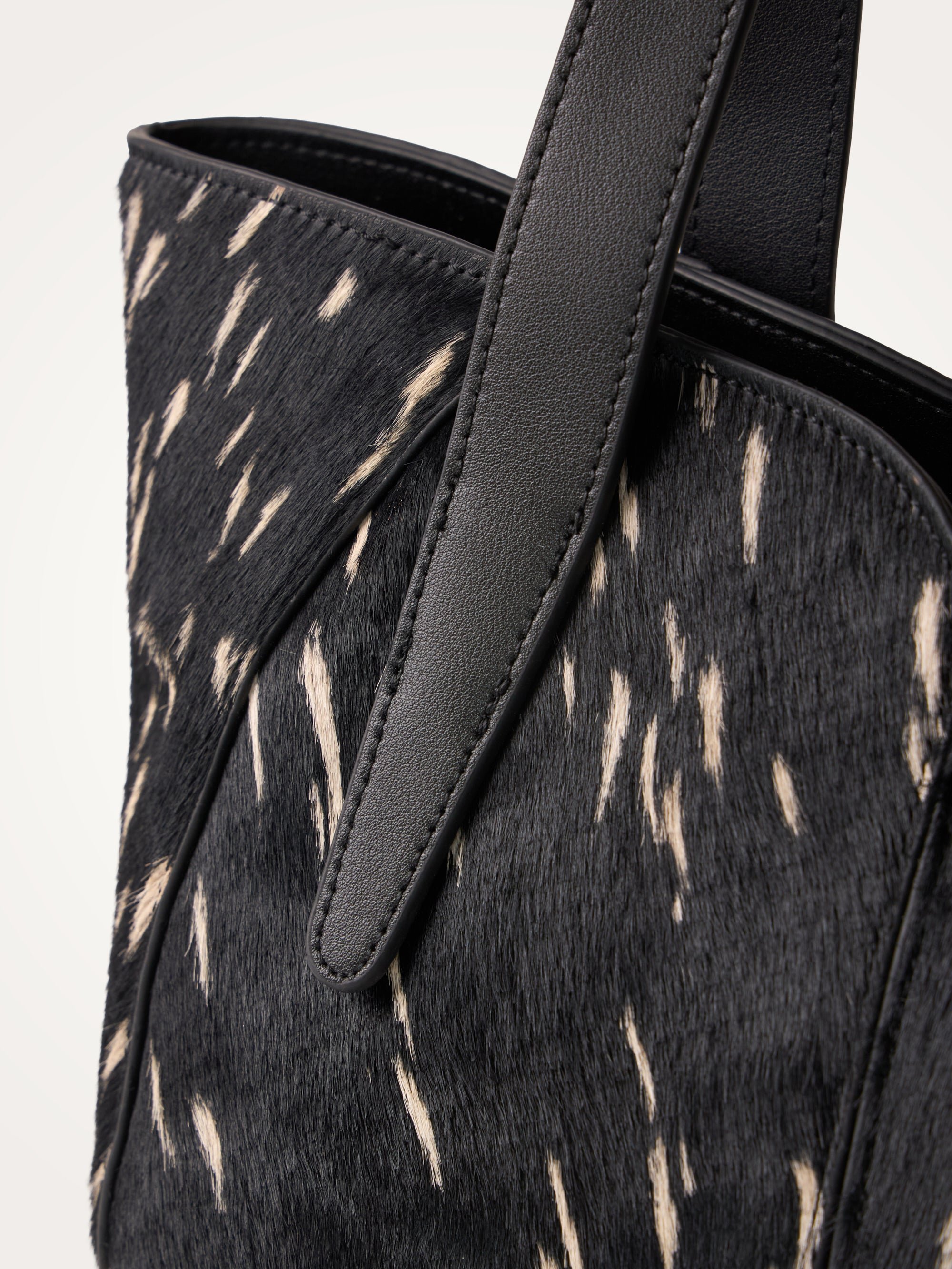 Bag with handles and shoulder strap VANESSA WU Black