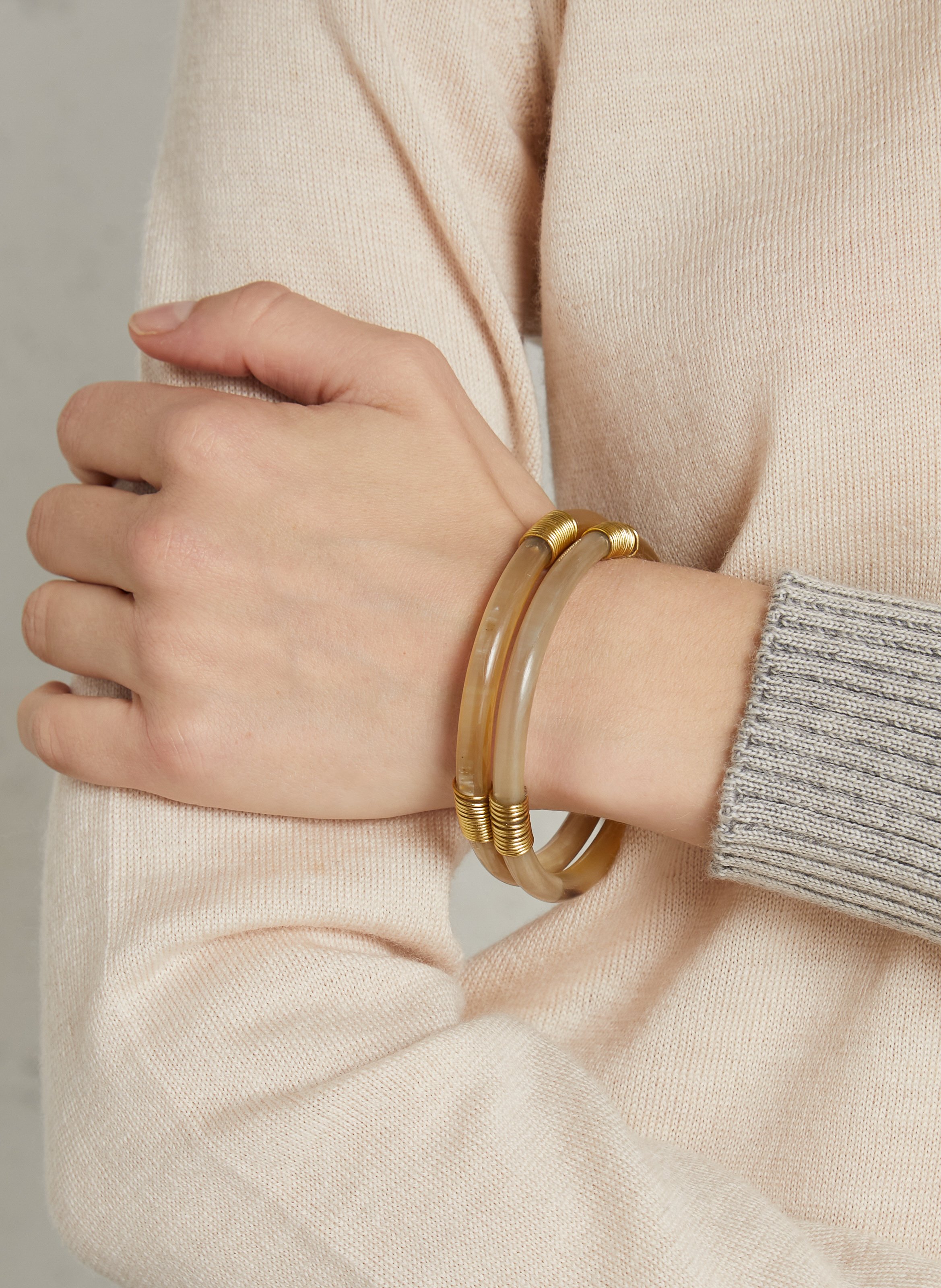 Setje met twee smalle armbanden FEEKA Bruin