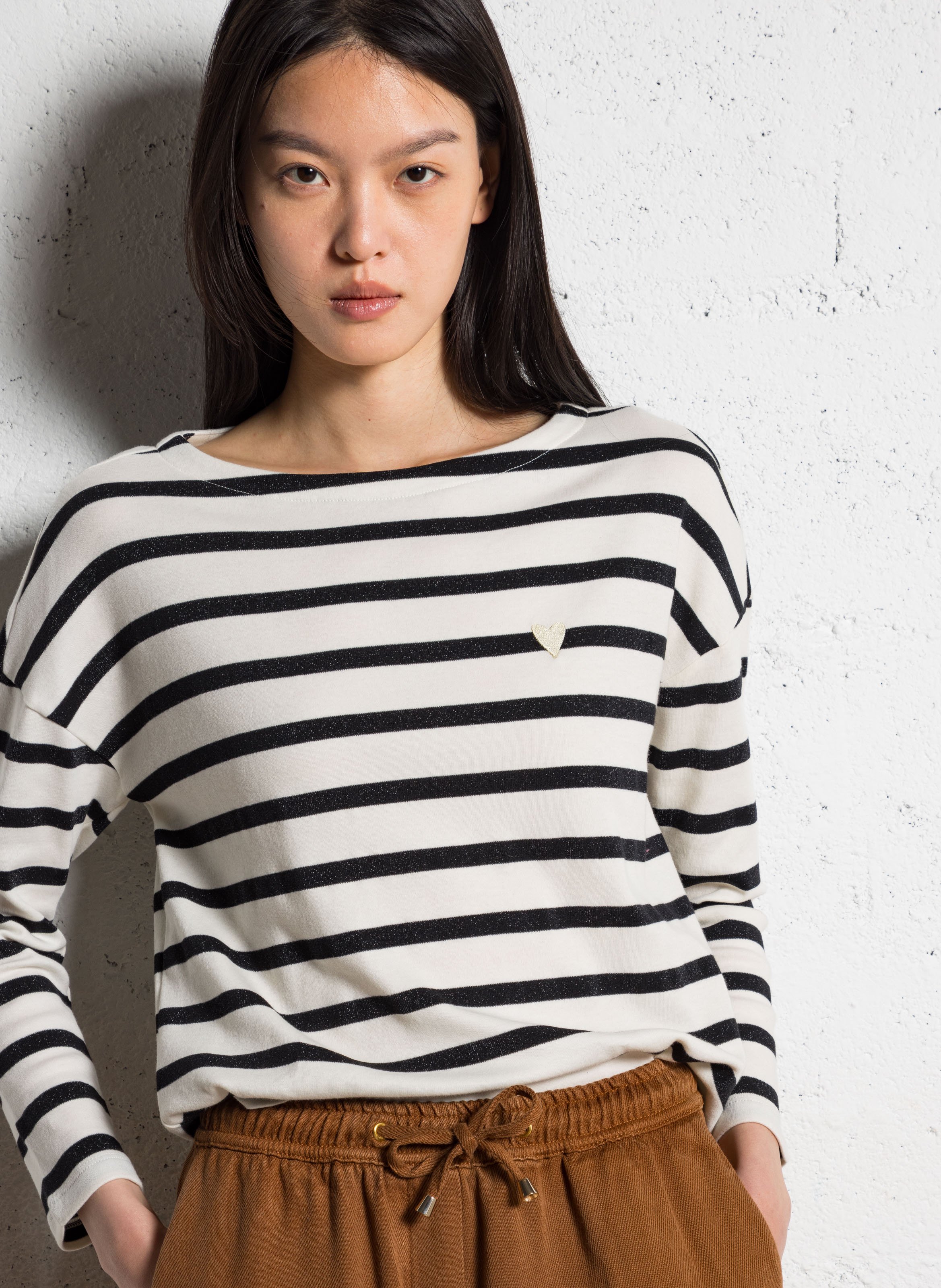 Striped T-shirt with heart embroidery I CODE White